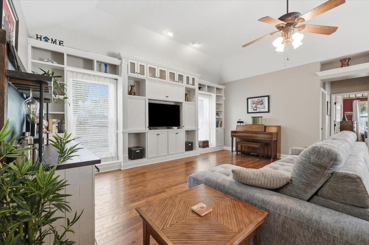 Single Family Residence at 5618 SUMMERLAND HILLS DR, LAKELAND, photo 7 of 63