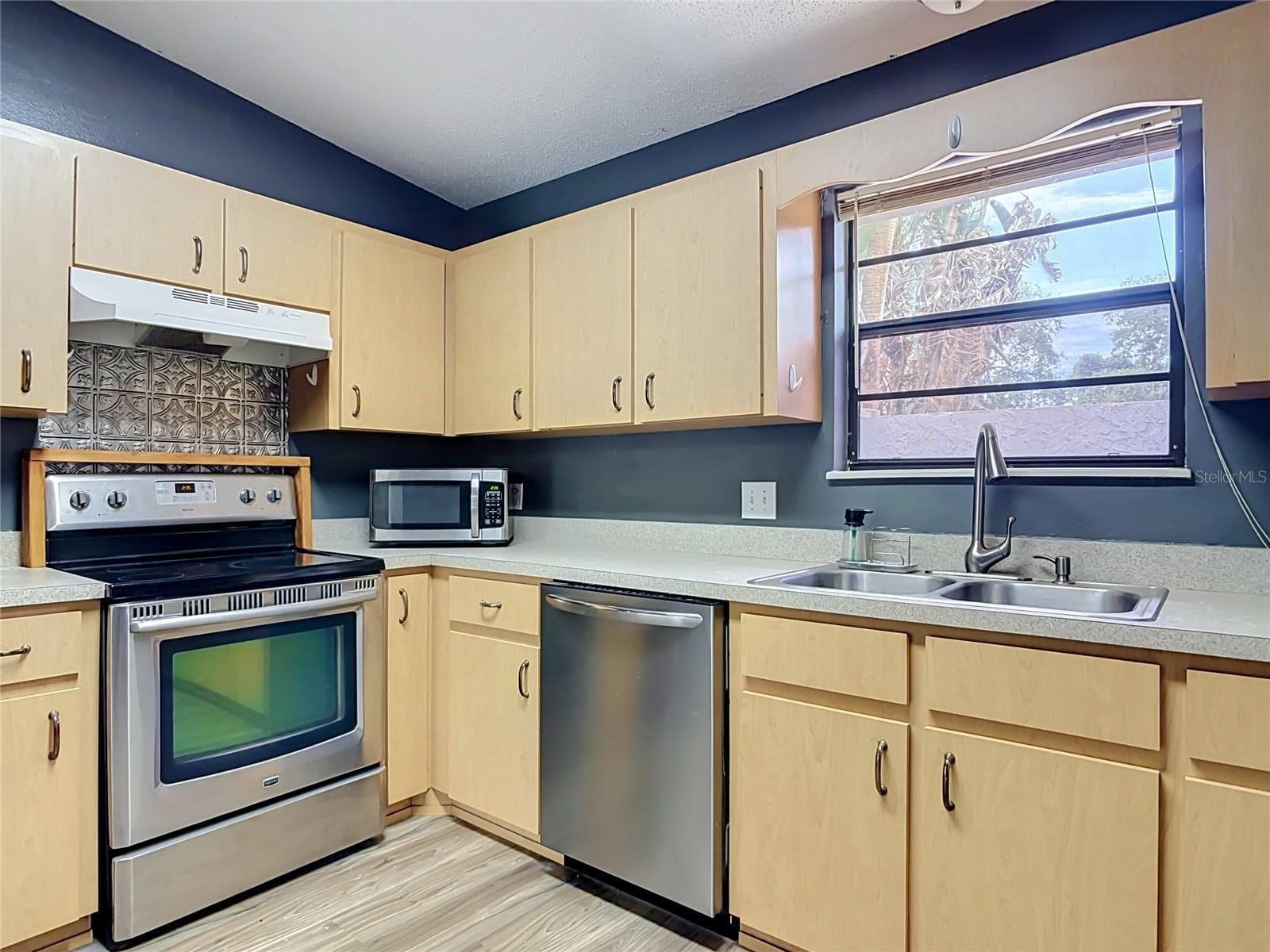 Single Family Residence at 1302 BOND ST, EDGEWATER, photo 13 of 46