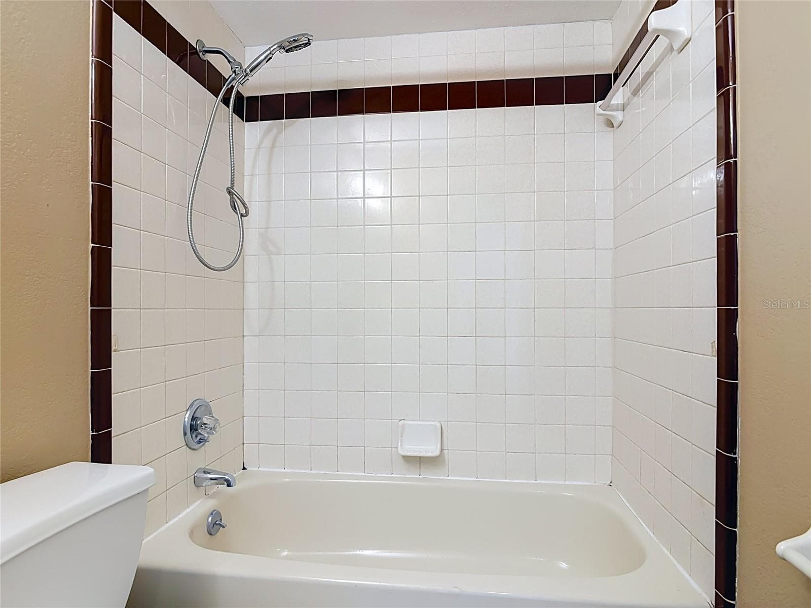 Single Family Residence at 1302 BOND ST, EDGEWATER, photo 24 of 46