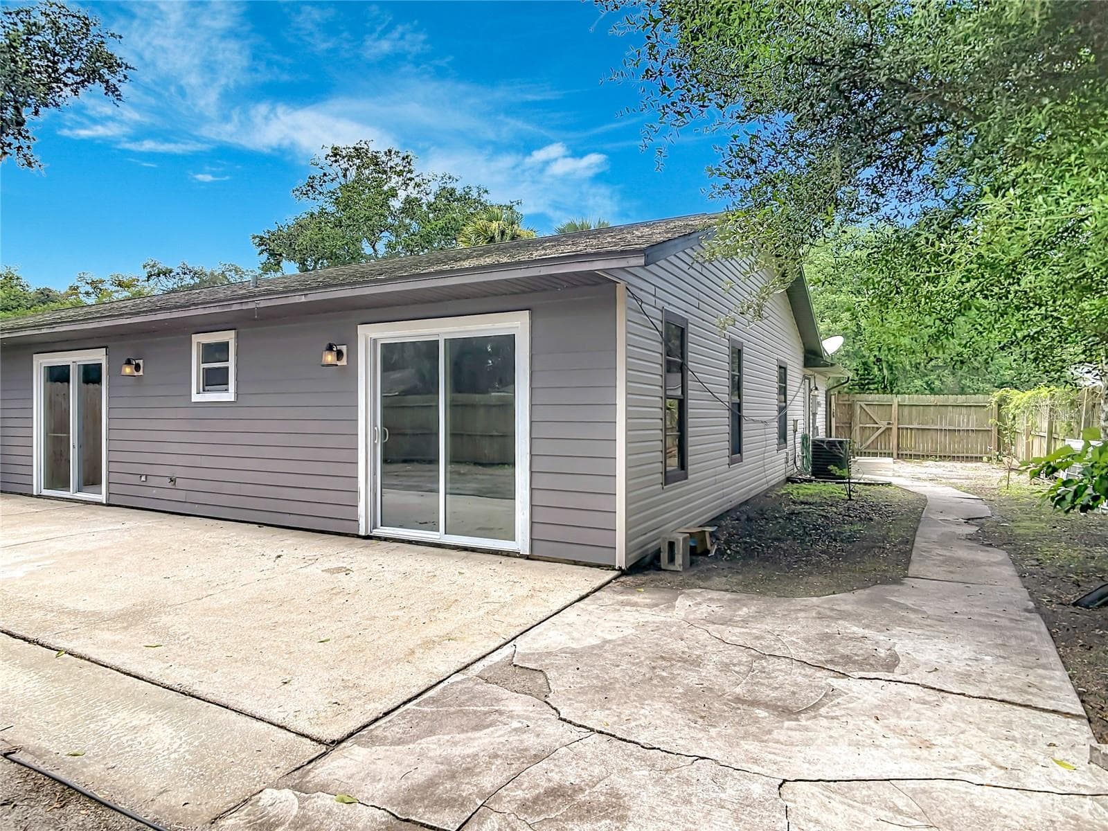 Single Family Residence at 1302 BOND ST, EDGEWATER, photo 34 of 46