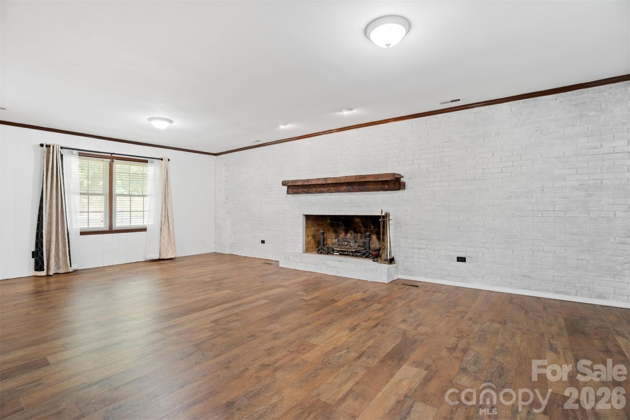 Great Room - 218 S Plantation Road, Lancaster