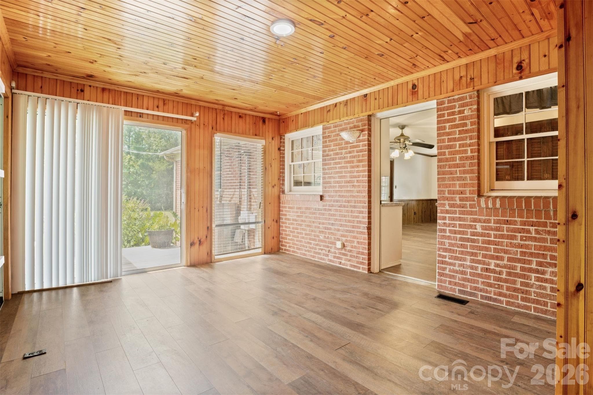 Office - 218 S Plantation Road, Lancaster