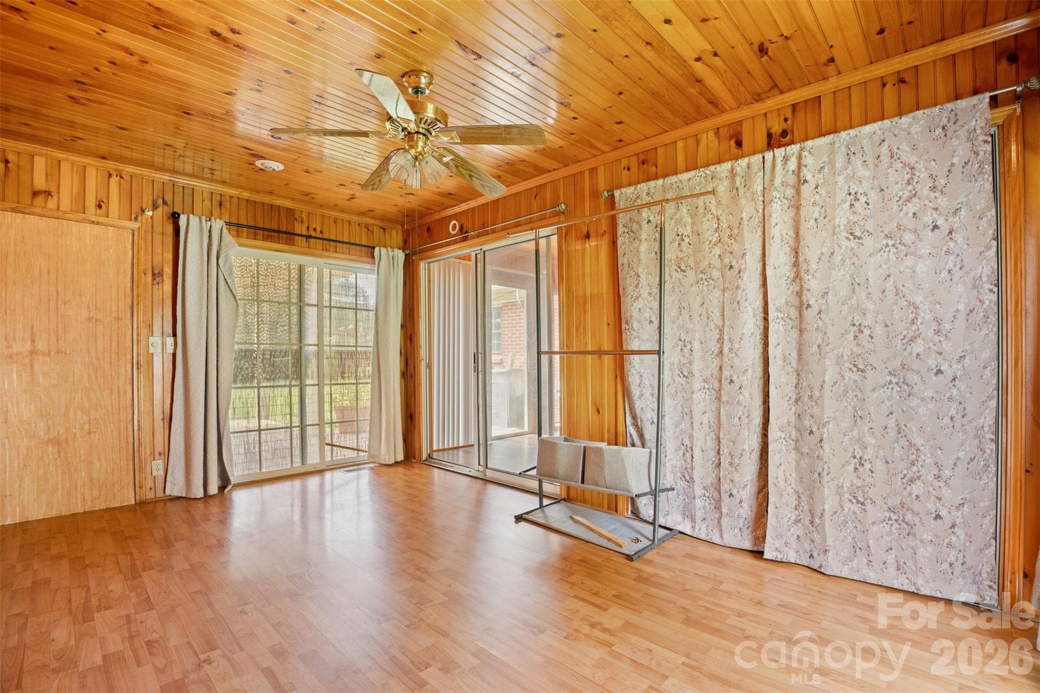 Sunroom - 218 S Plantation Road, Lancaster