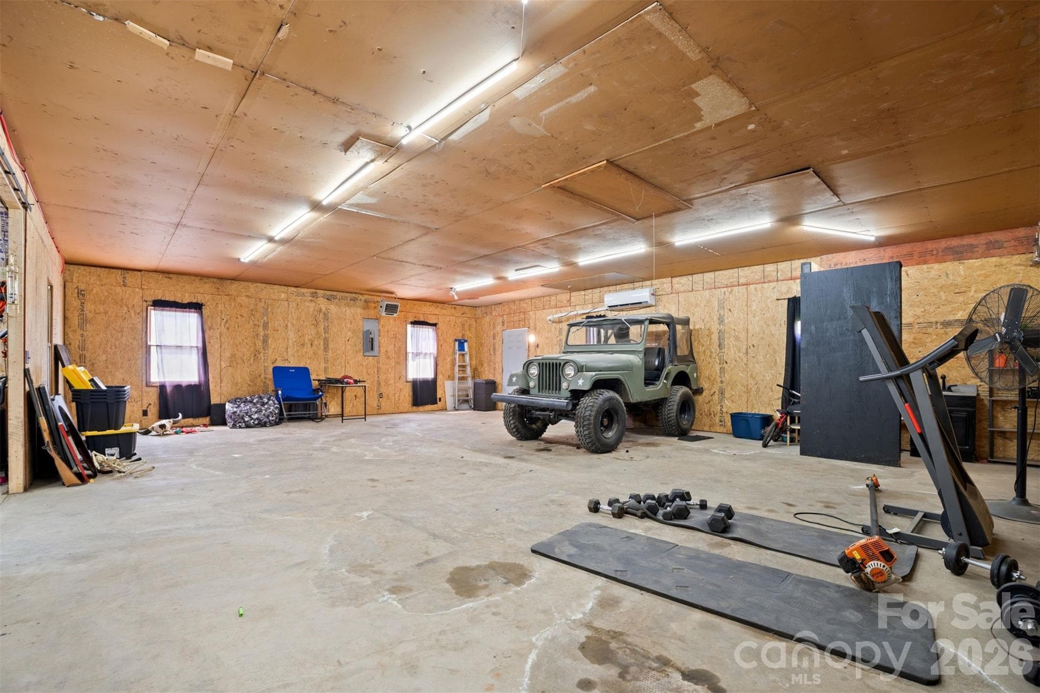 Detached Workshop - 218 S Plantation Road, Lancaster
