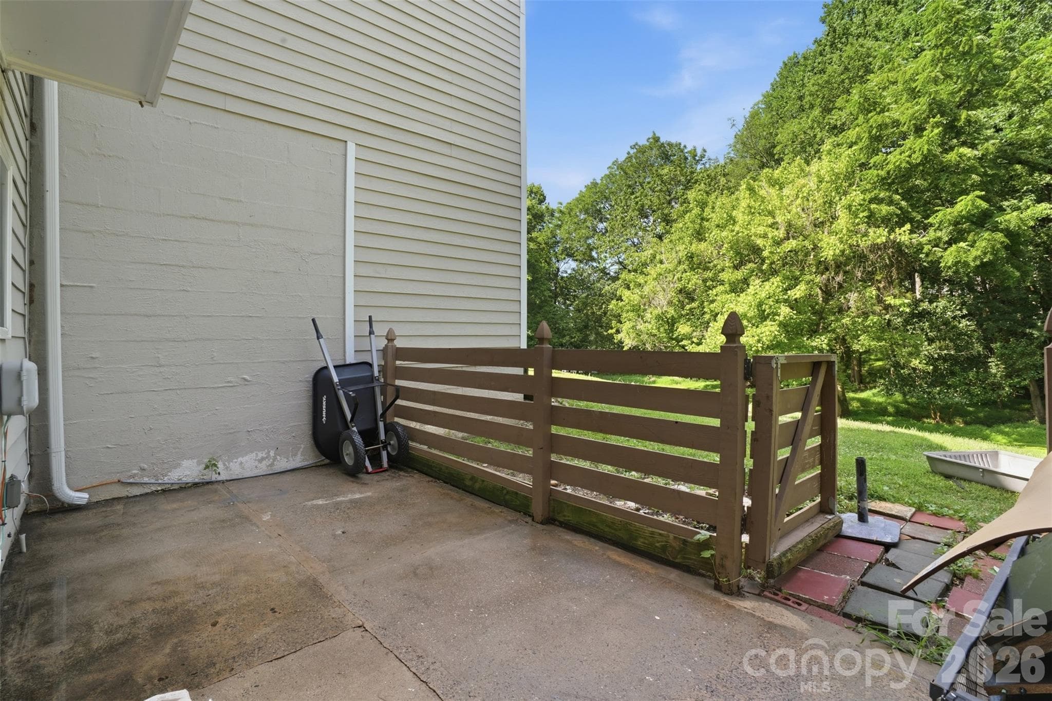 Townhouse at 8338 Cricket Lake Drive, Charlotte, photo 35 of 41