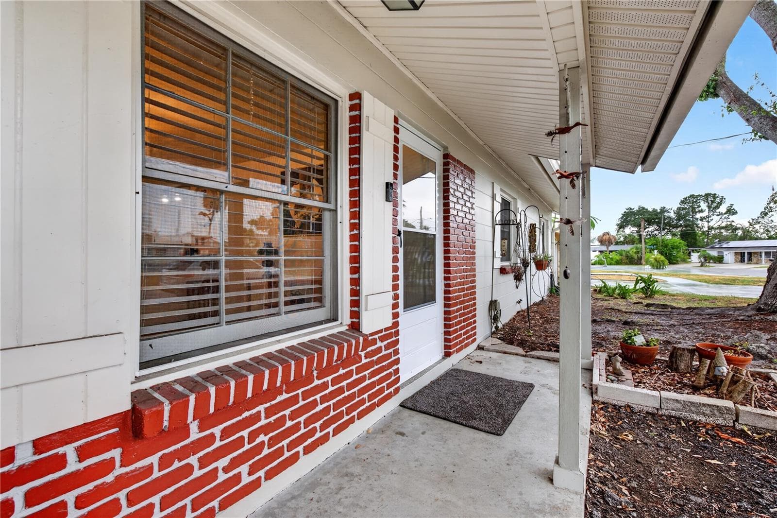 Single Family Residence at 5010 STOLLS AVE, TAMPA, photo 7 of 47
