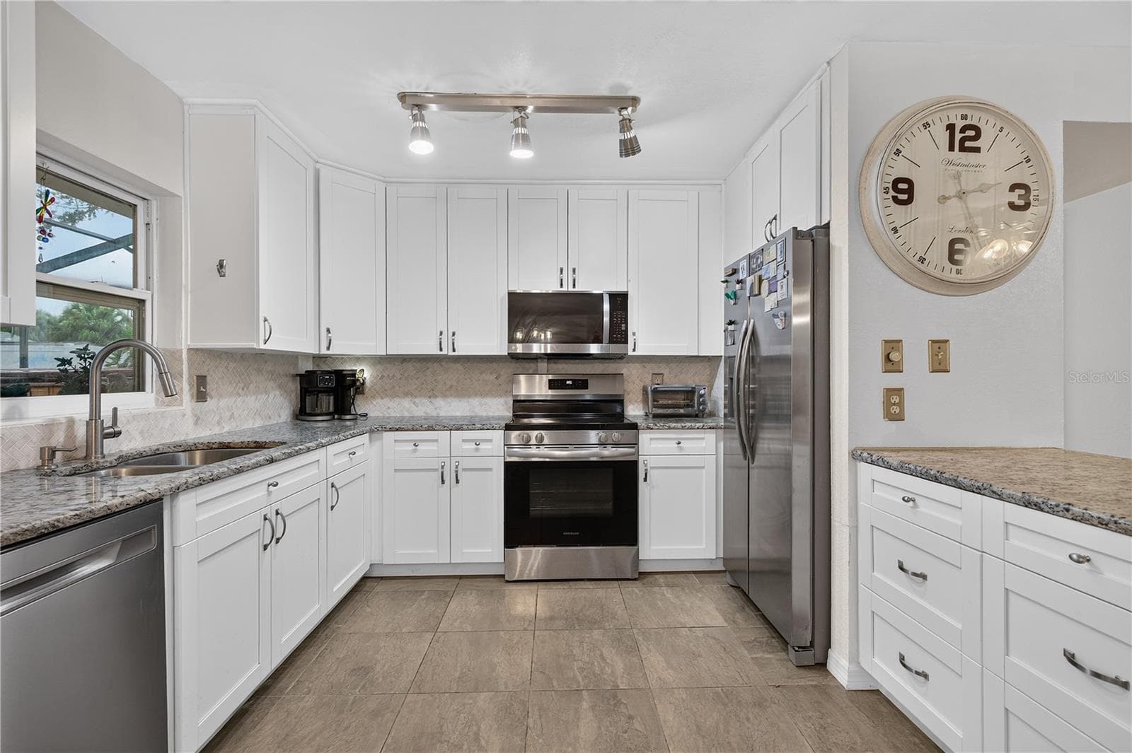 Single Family Residence at 5010 STOLLS AVE, TAMPA, photo 18 of 47