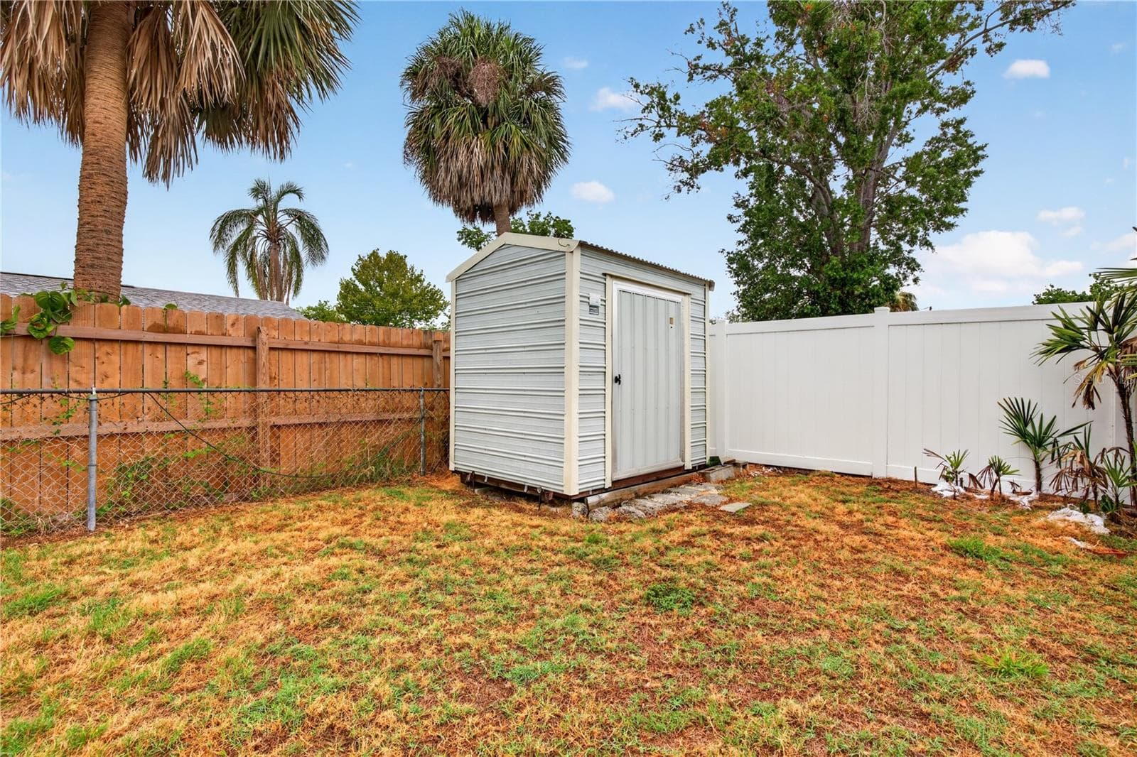 Single Family Residence at 5010 STOLLS AVE, TAMPA, photo 38 of 47