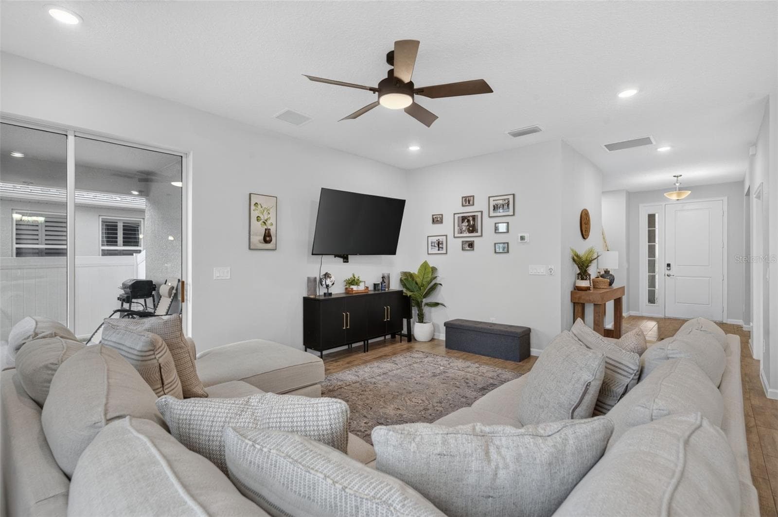 Single Family Residence at 2340 SIRENA LN, MOUNT DORA, photo 10 of 64