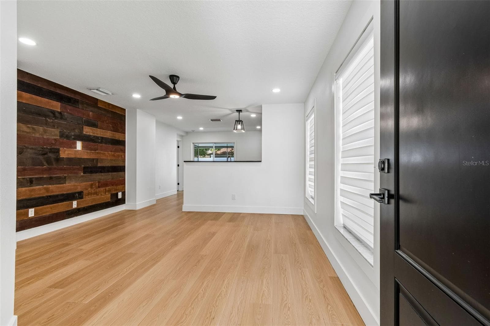Entrance into the home - 32323 FISH HOOK LOOP, WESLEY CHAPEL