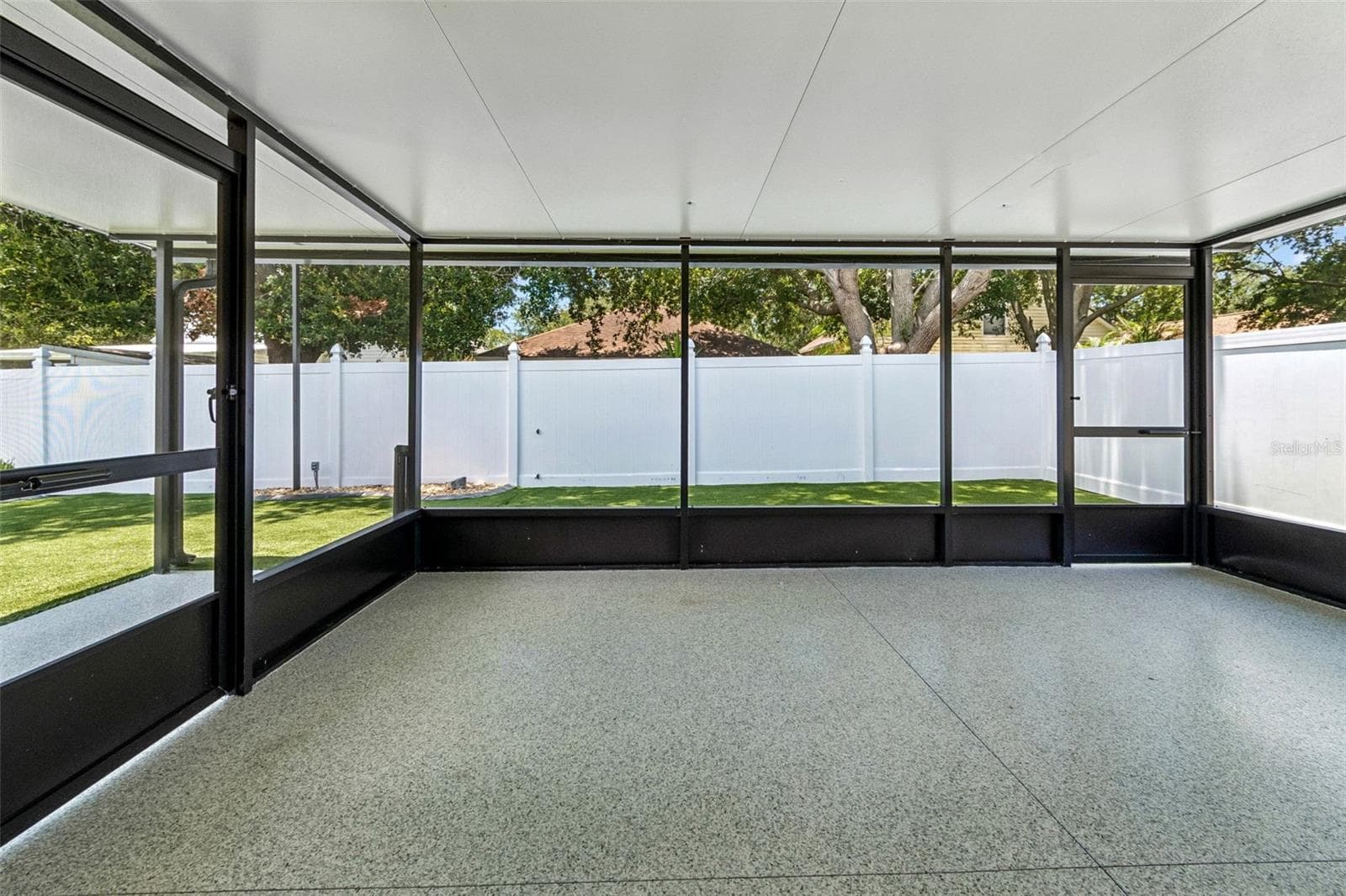 Screened lanai - 32323 FISH HOOK LOOP, WESLEY CHAPEL