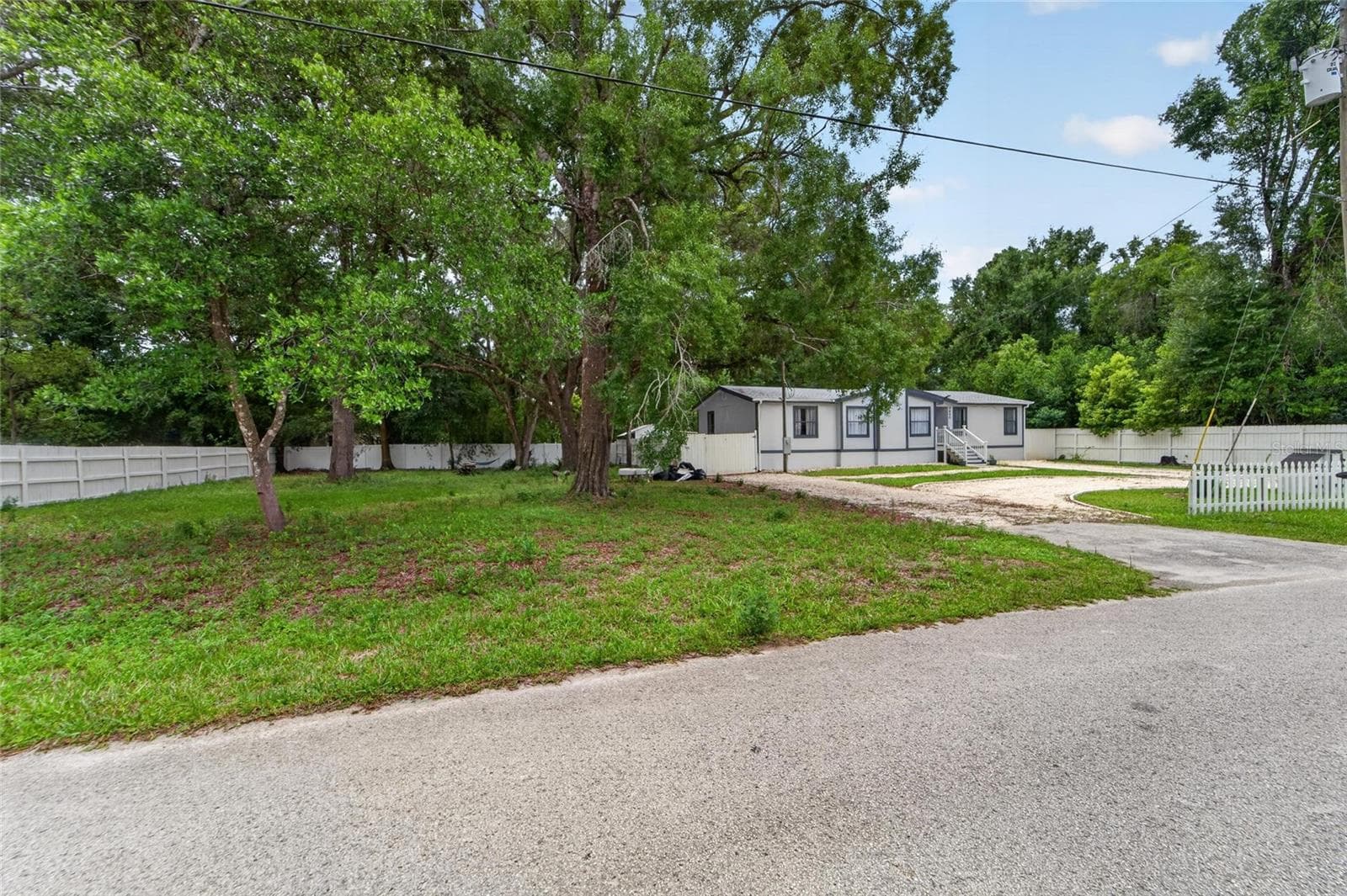 Manufactured Home at 9690 JEROME DR, NEW PORT RICHEY, photo 9 of 59