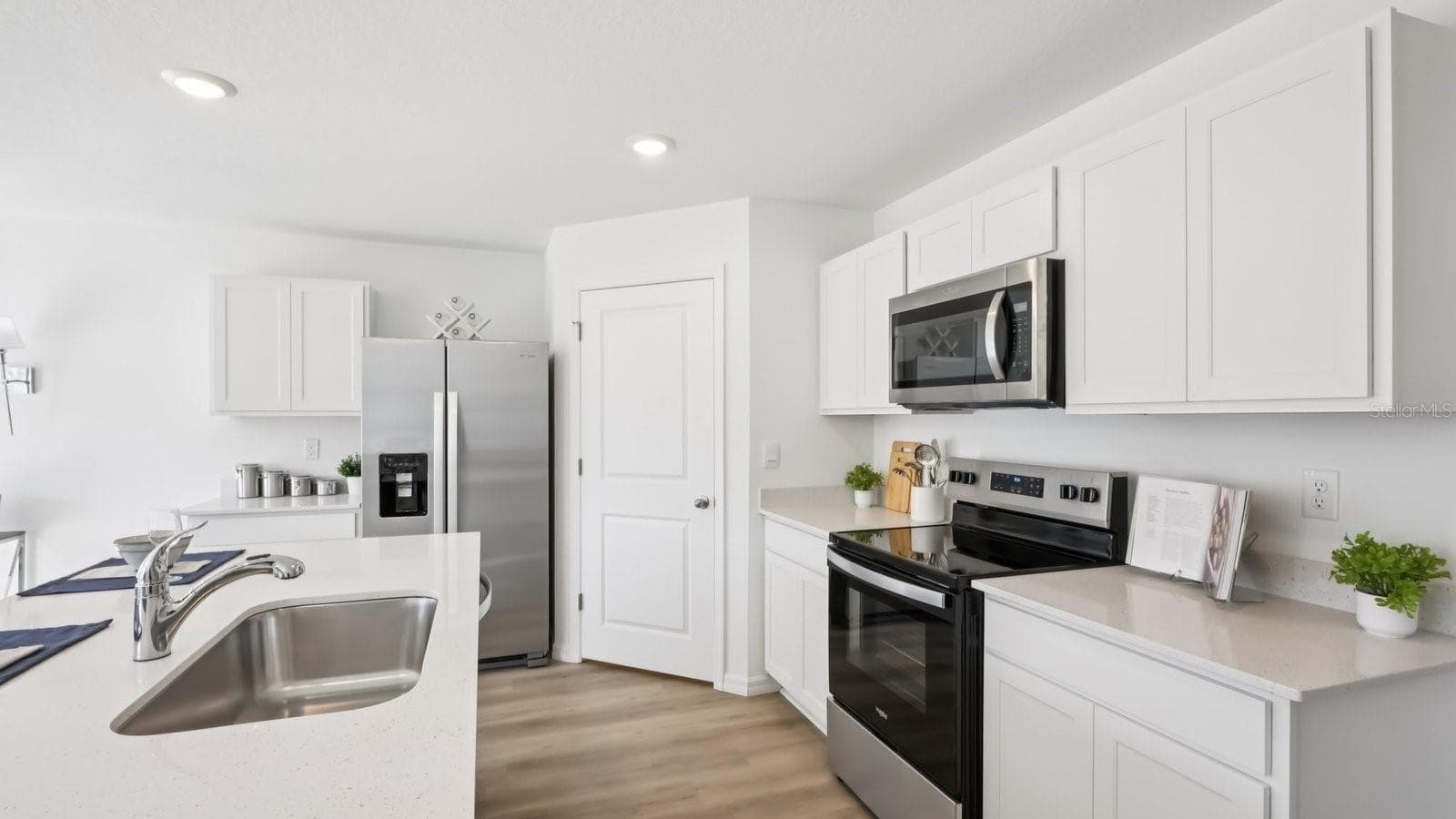 Single Family Residence at 18708 HIGHLAND DEW ST, SPRING HILL, photo 11 of 28