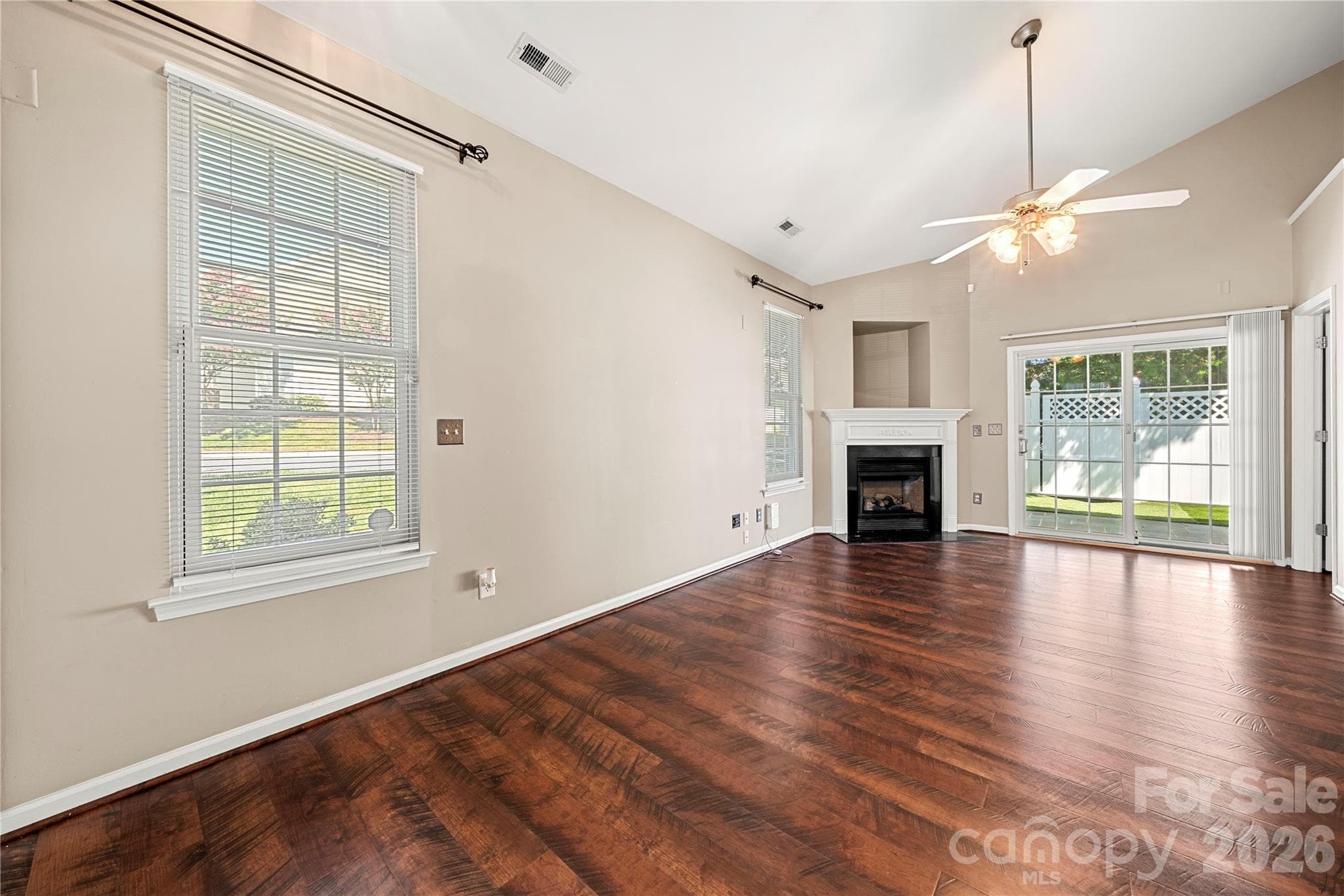 Townhouse at 207 Dawn Mist Lane, Fort Mill, photo 4 of 38