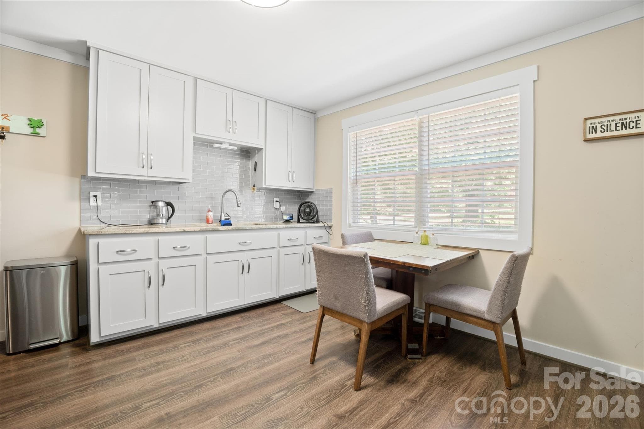 Eat-in Kitchen - 7193 Kershaw Camden Highway, Kershaw