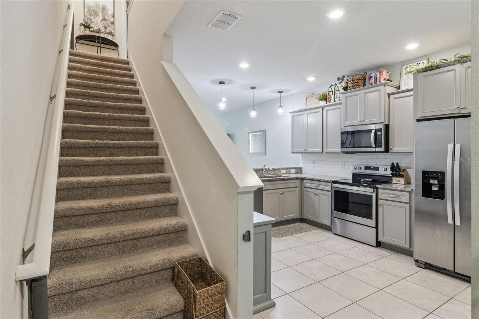 Townhouse at 5329 SYLVESTER LOOP, TAMPA, photo 4 of 32