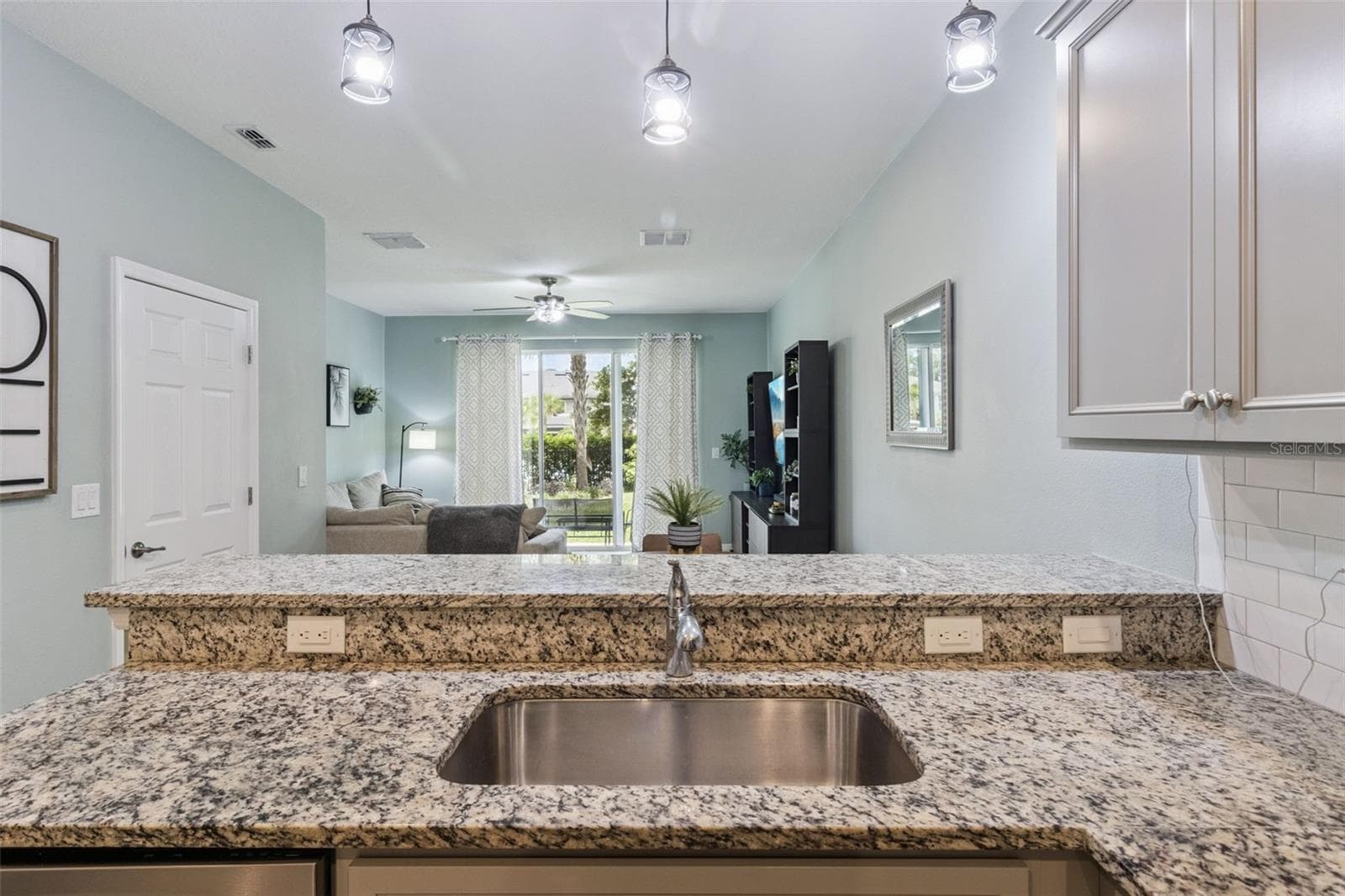 Townhouse at 5329 SYLVESTER LOOP, TAMPA, photo 9 of 32