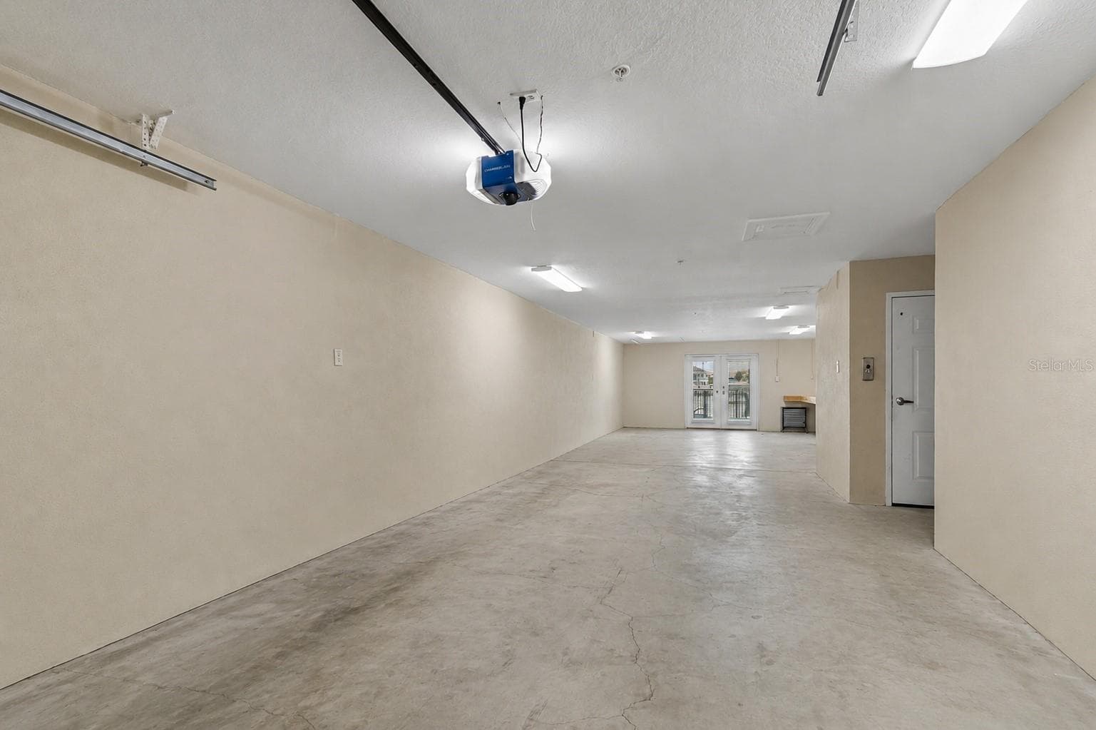 Spacious Garage - 620 BAYWAY BLVD #5, CLEARWATER BEACH