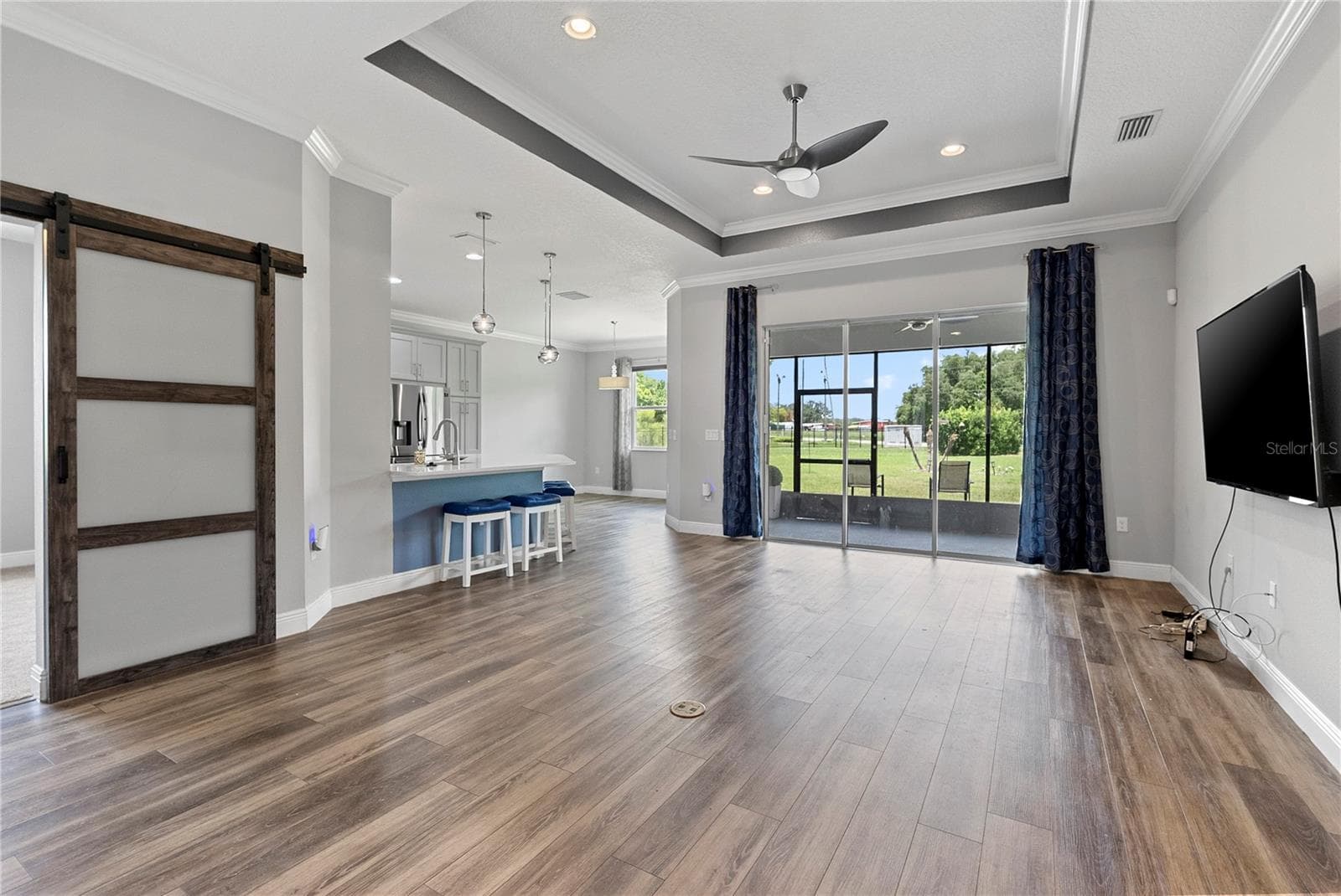 Single Family Residence at 8113 BRIDGEPORT BAY CIR, MOUNT DORA, photo 6 of 37