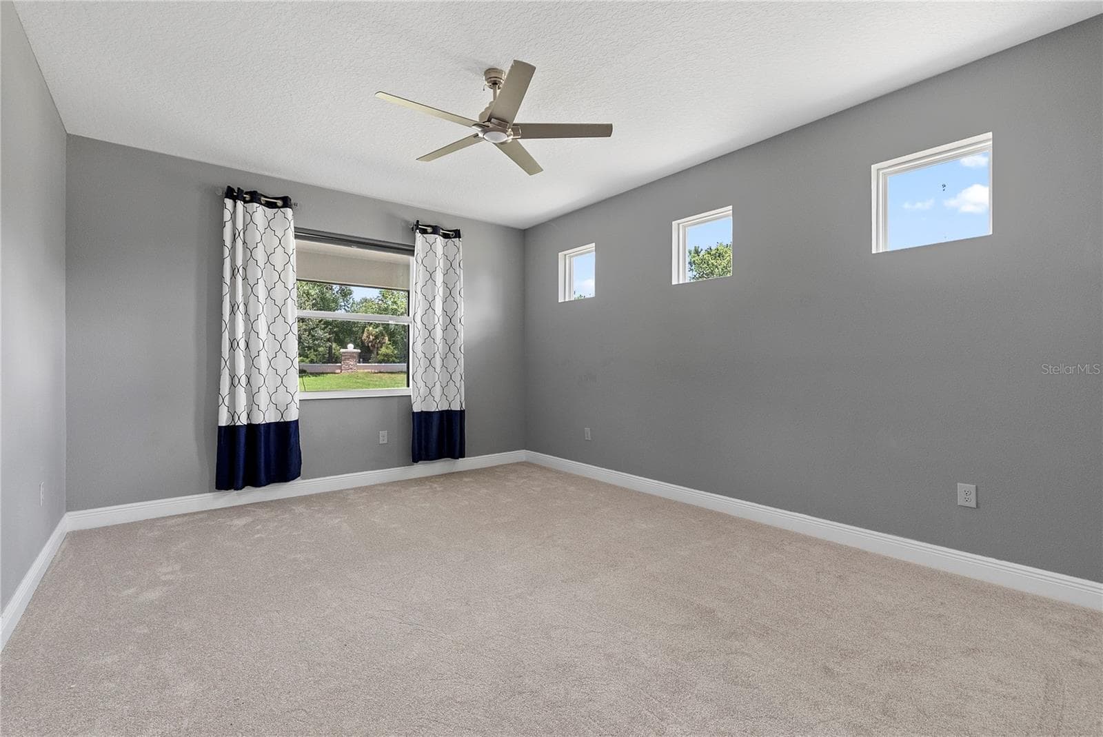 Single Family Residence at 8113 BRIDGEPORT BAY CIR, MOUNT DORA, photo 12 of 37