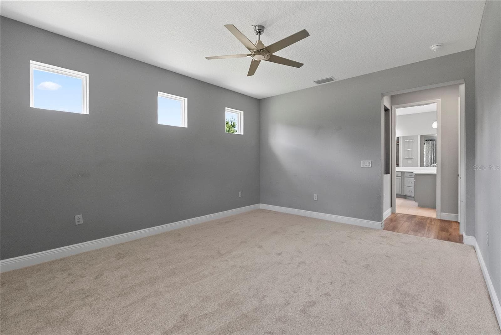 Single Family Residence at 8113 BRIDGEPORT BAY CIR, MOUNT DORA, photo 13 of 37