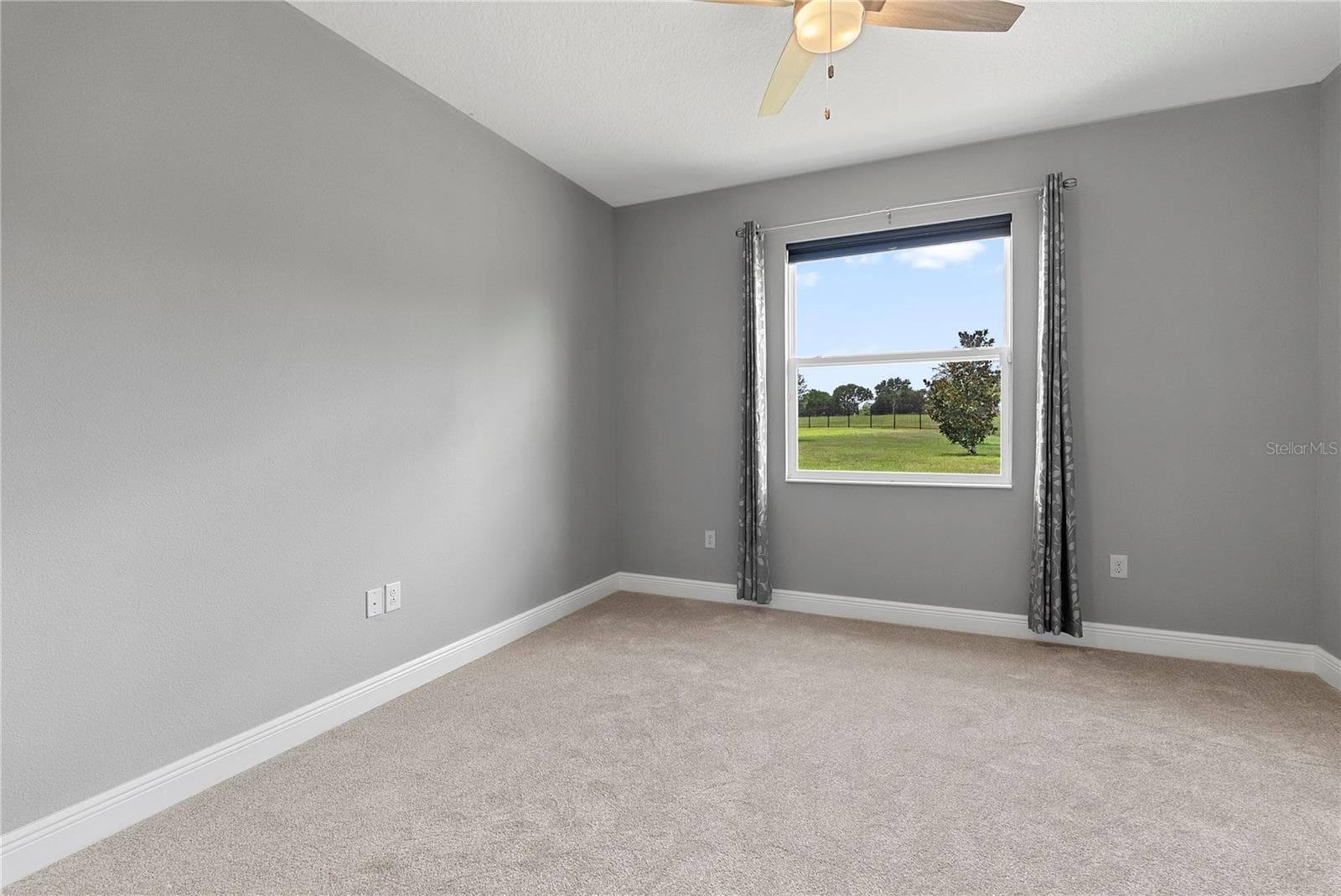 Single Family Residence at 8113 BRIDGEPORT BAY CIR, MOUNT DORA, photo 21 of 37