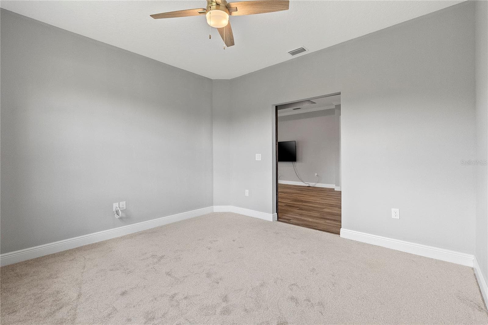 Single Family Residence at 8113 BRIDGEPORT BAY CIR, MOUNT DORA, photo 22 of 37