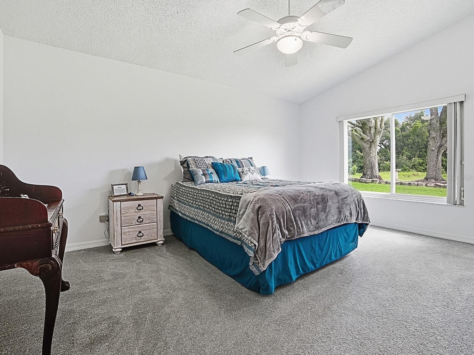 2nd Owners bedroom with full bathroom - 3851 MANOR OAKS CT, LEESBURG