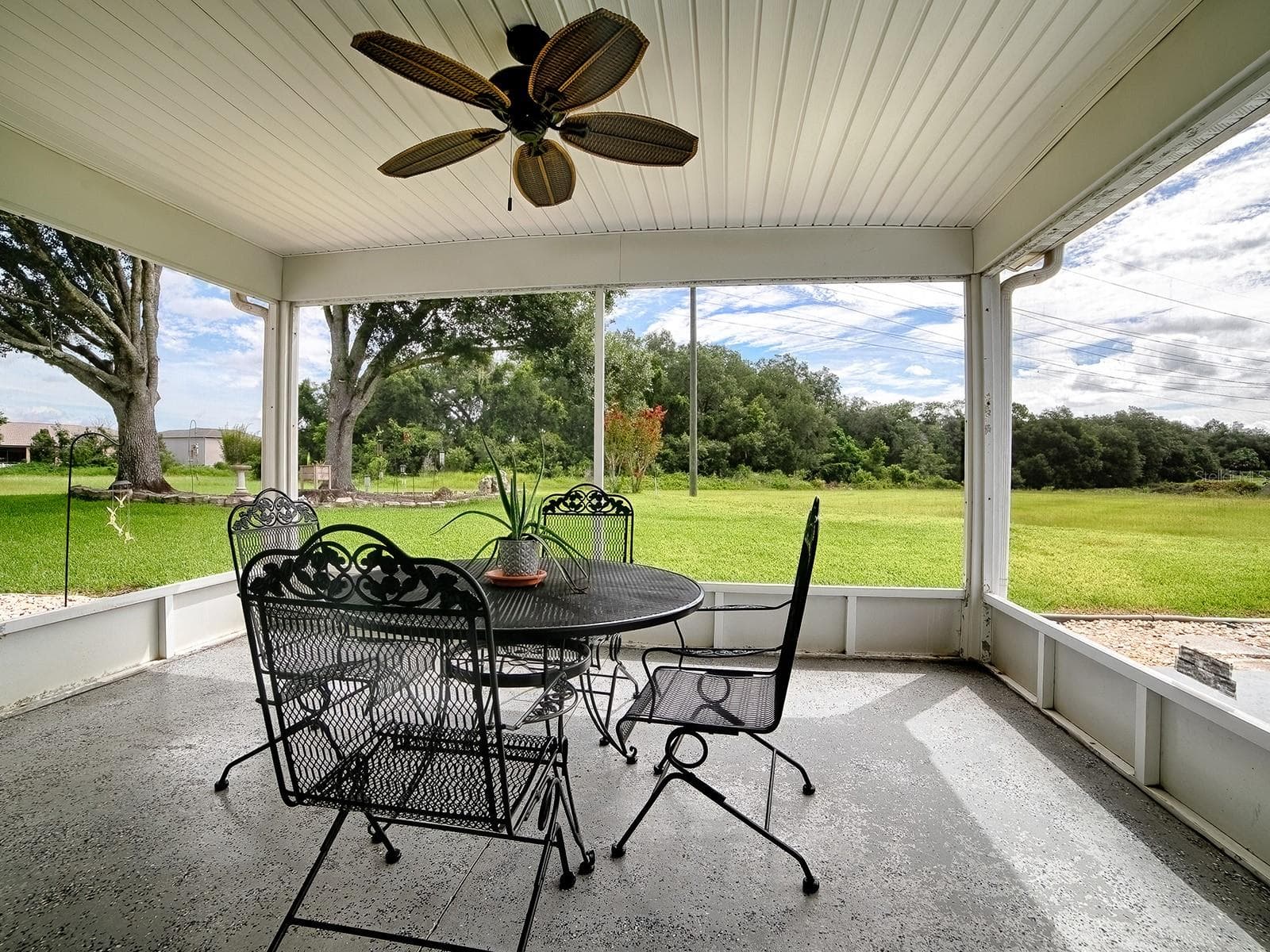 Backyard Screened in Room with a Roof - 3851 MANOR OAKS CT, LEESBURG