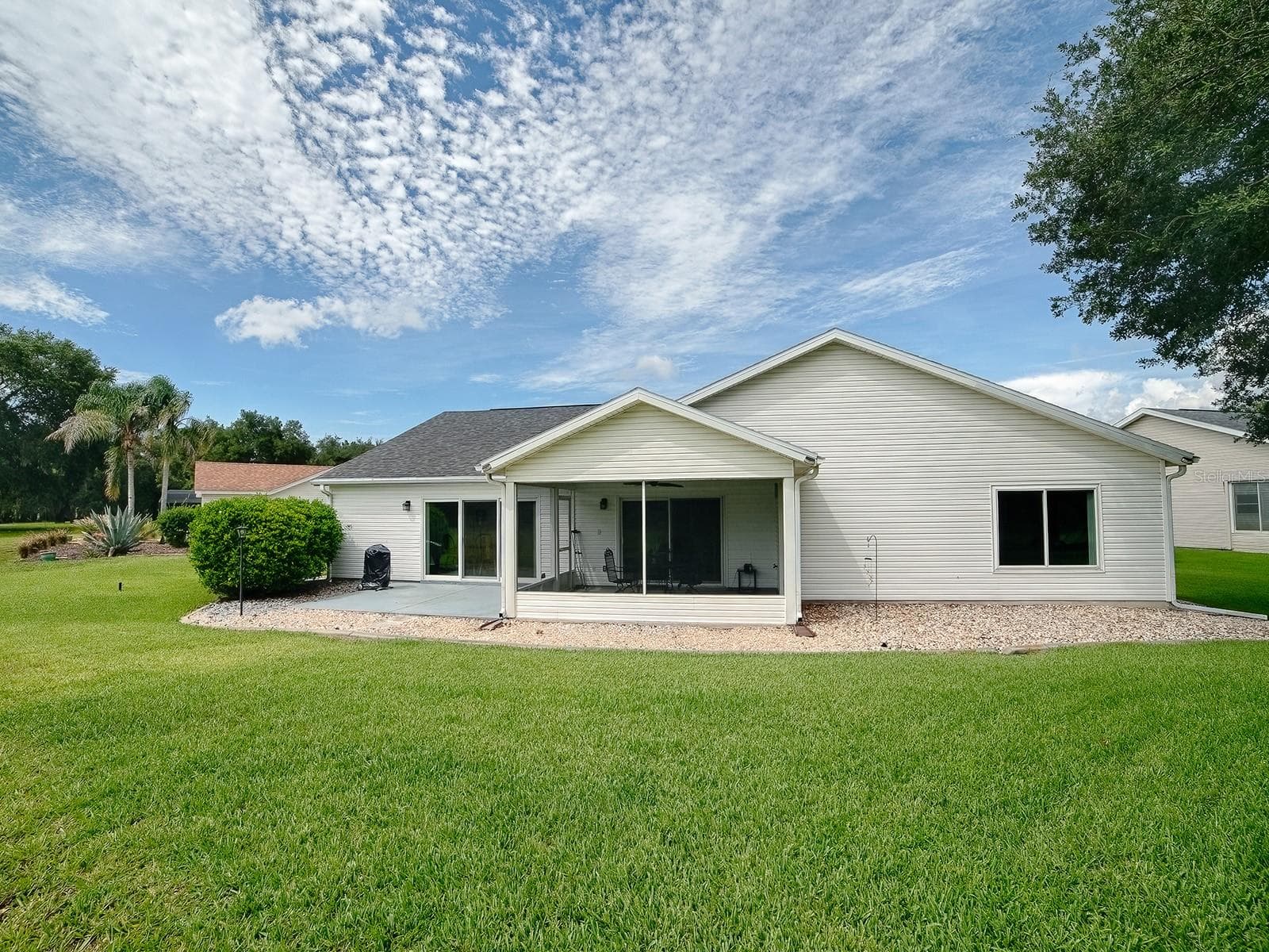 Easy to maintain yard - 3851 MANOR OAKS CT, LEESBURG