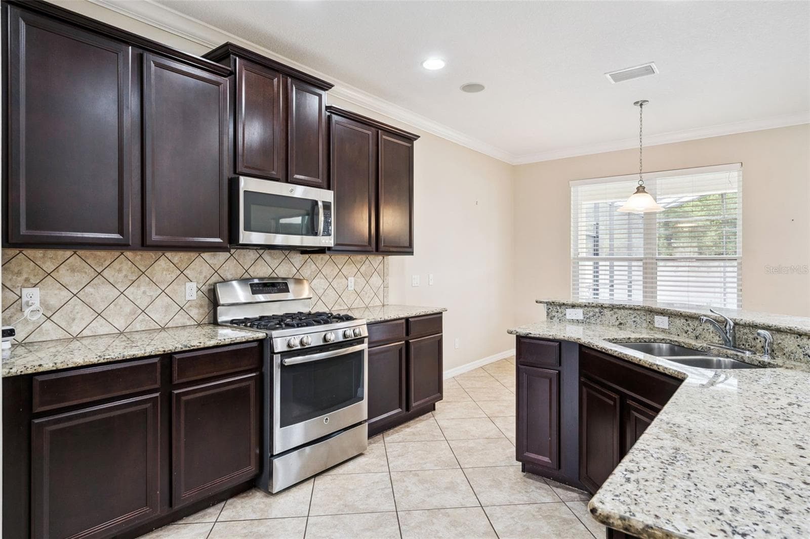 Single Family Residence at 2045 SANDY GARDEN LN, WINTER GARDEN, photo 10 of 45