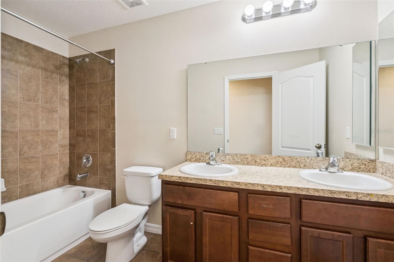 Single Family Residence at 2045 SANDY GARDEN LN, WINTER GARDEN, photo 24 of 45