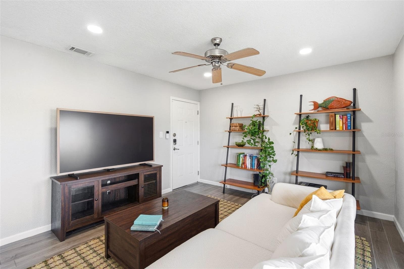 Condominium at 4725 COQUINA KEY DR SE #D, ST PETERSBURG, photo 6 of 49