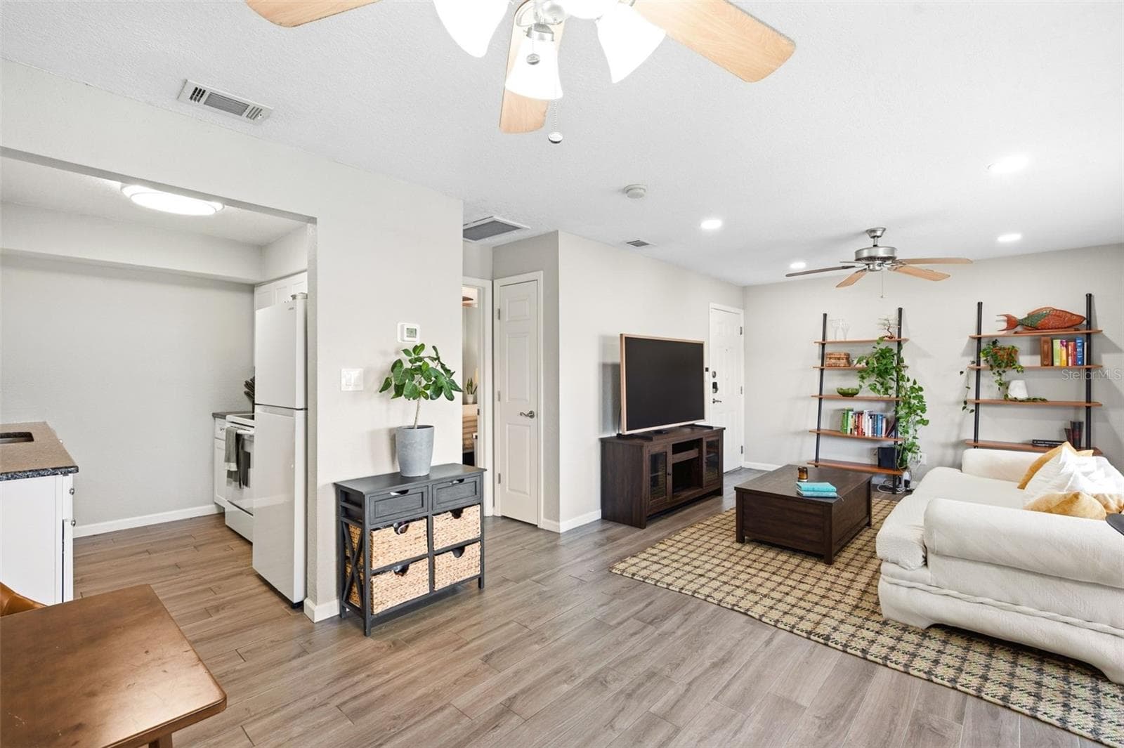 Condominium at 4725 COQUINA KEY DR SE #D, ST PETERSBURG, photo 9 of 49