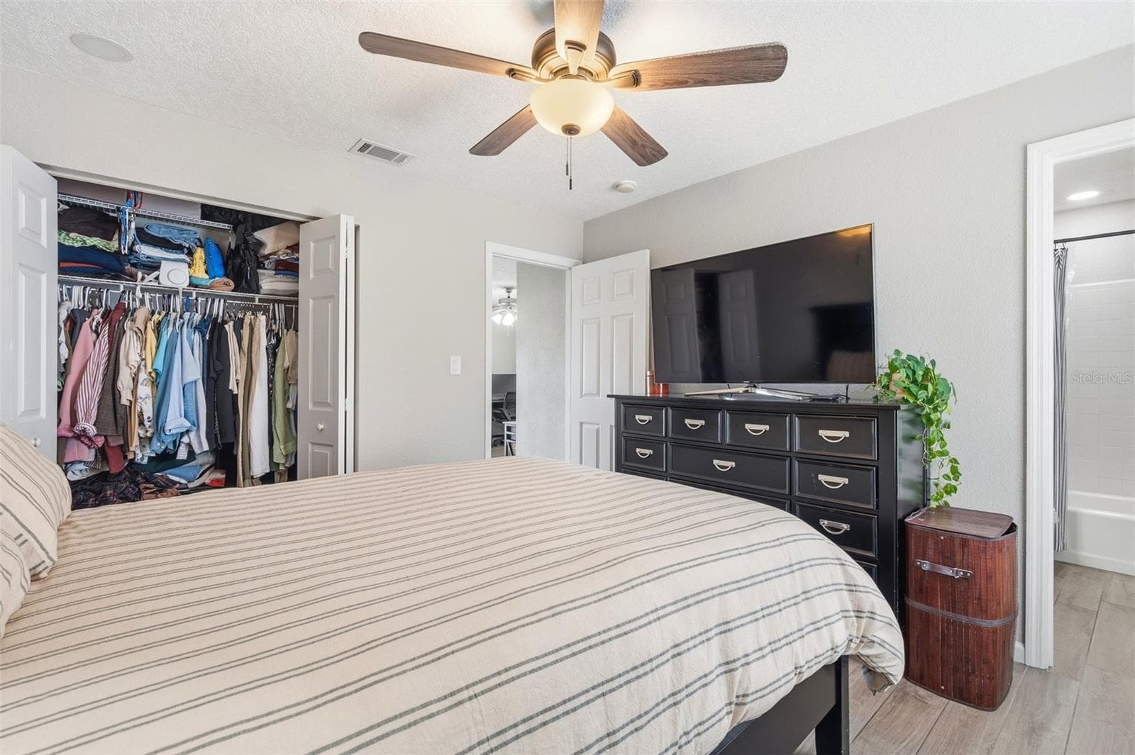 Condominium at 4725 COQUINA KEY DR SE #D, ST PETERSBURG, photo 17 of 49