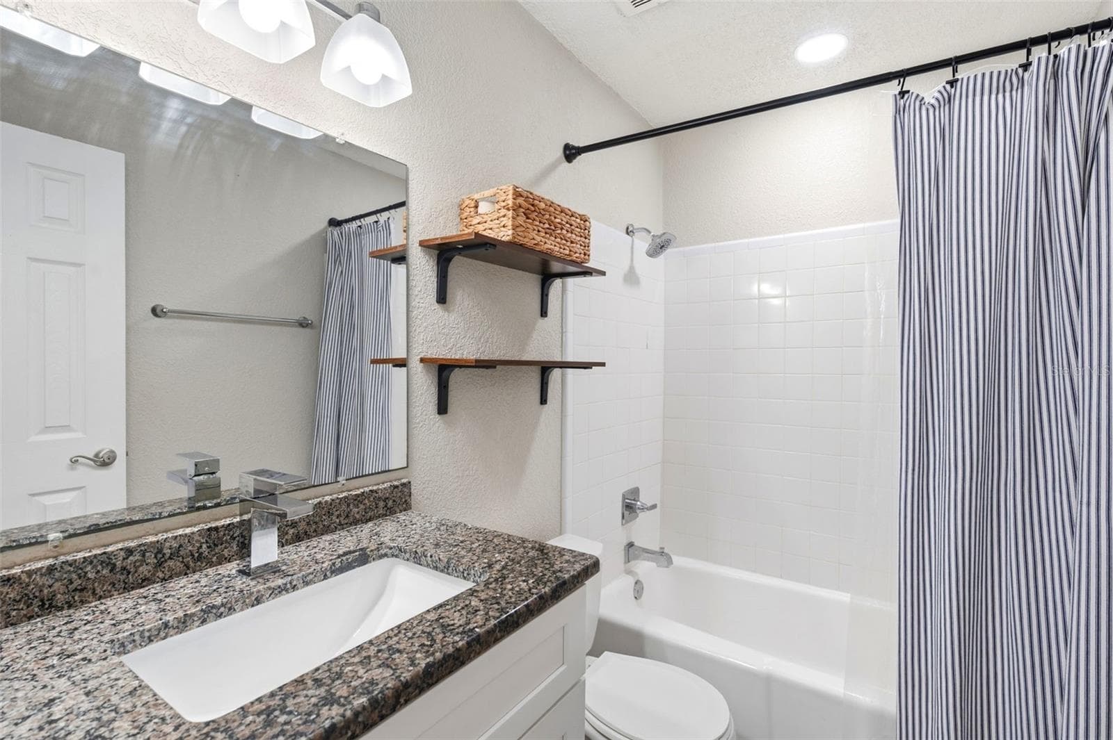 Condominium at 4725 COQUINA KEY DR SE #D, ST PETERSBURG, photo 19 of 49