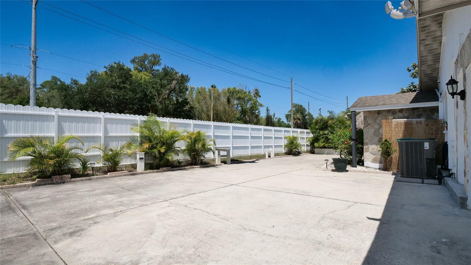 Single Family Residence at 1307 NORMANDY CIR, PALM HARBOR, photo 64 of 80