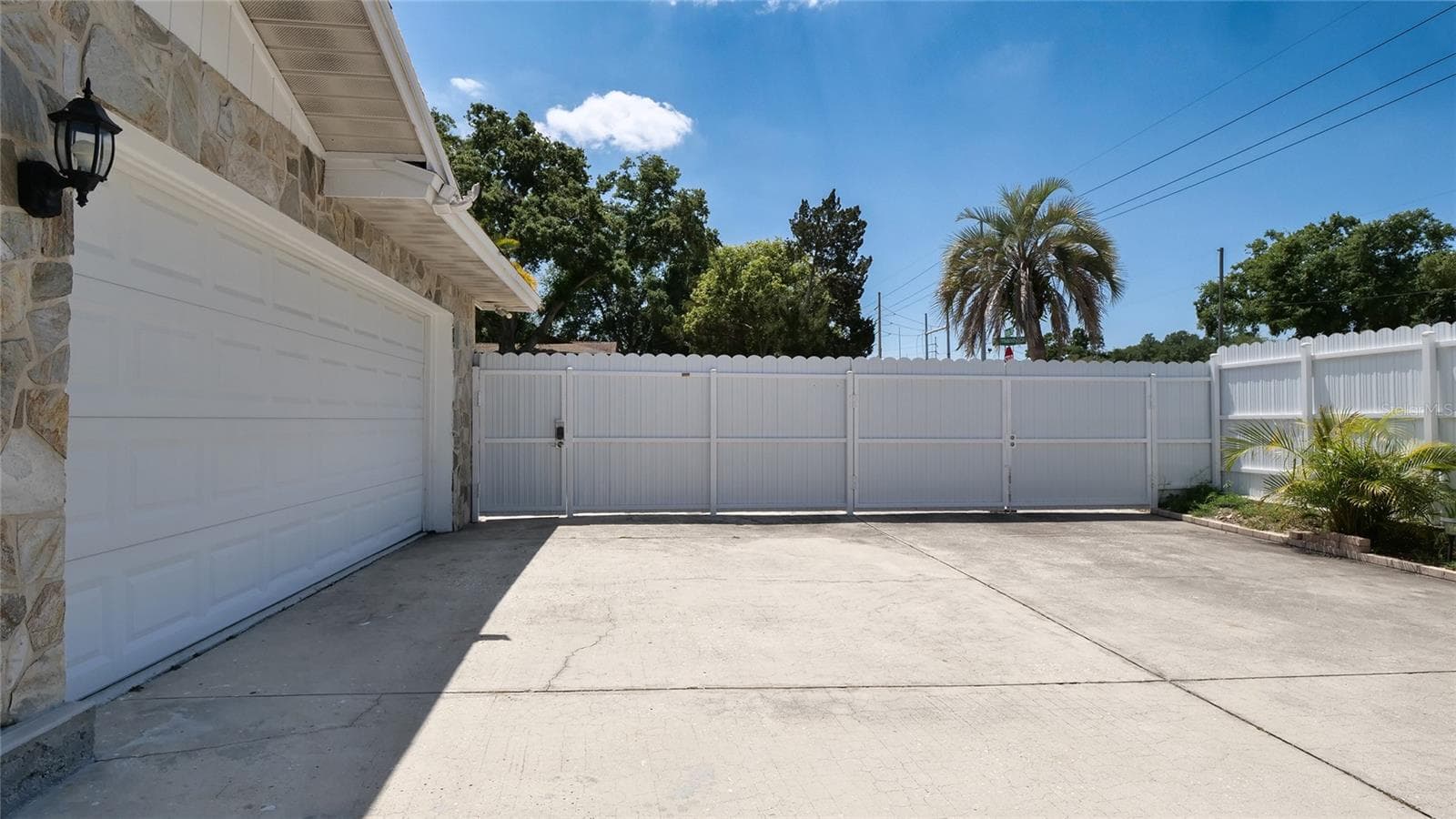 Single Family Residence at 1307 NORMANDY CIR, PALM HARBOR, photo 67 of 80
