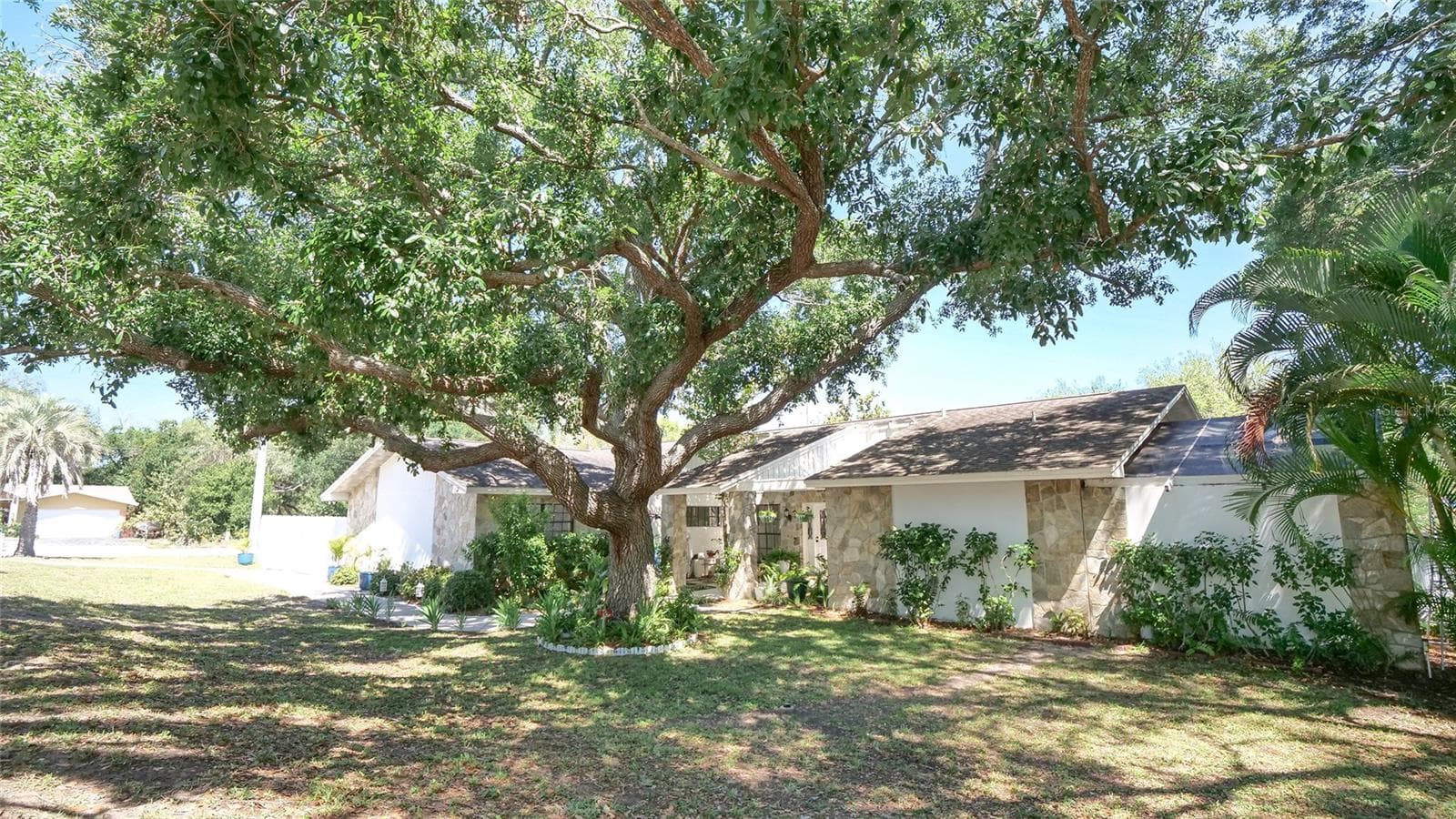 Single Family Residence at 1307 NORMANDY CIR, PALM HARBOR, photo 63 of 80