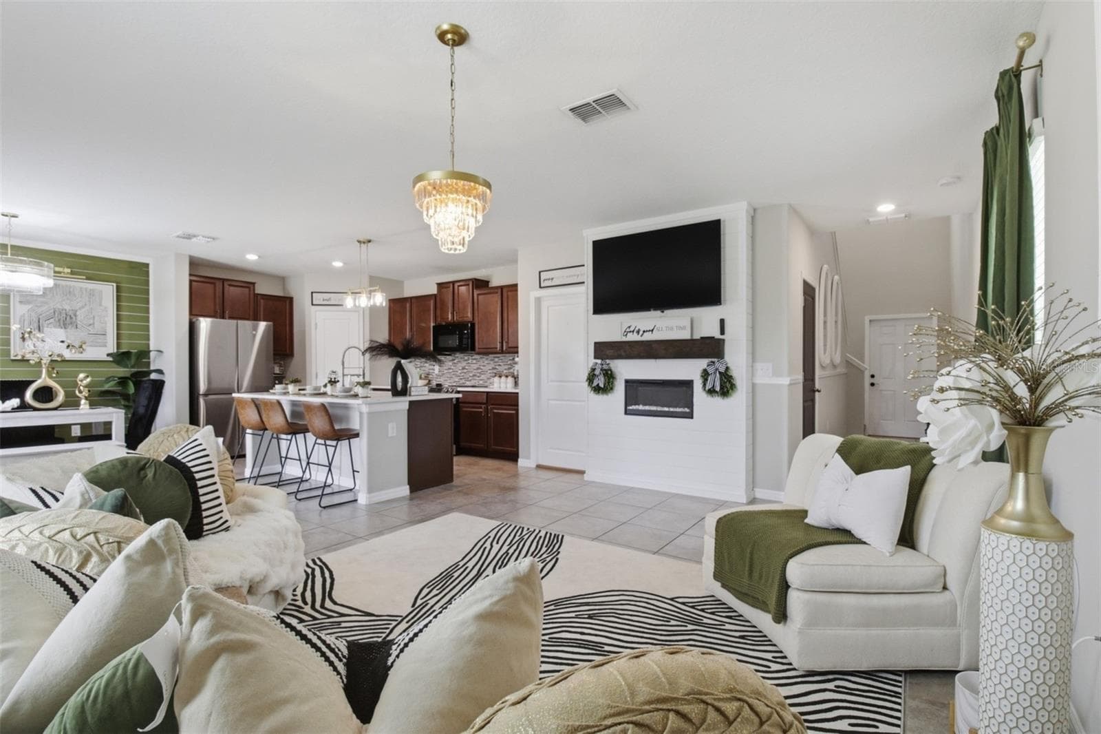 Single Family Residence at 17032 YELLOW PINE ST, WIMAUMA, photo 5 of 28