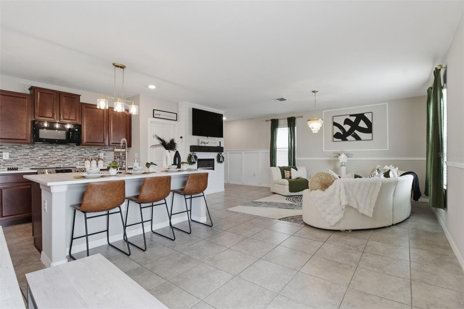 Single Family Residence at 17032 YELLOW PINE ST, WIMAUMA, photo 6 of 28