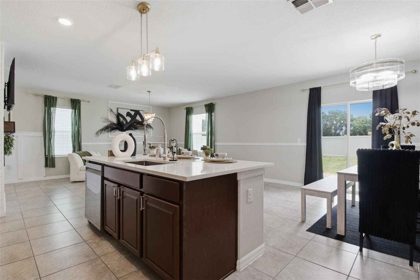 Single Family Residence at 17032 YELLOW PINE ST, WIMAUMA, photo 8 of 28