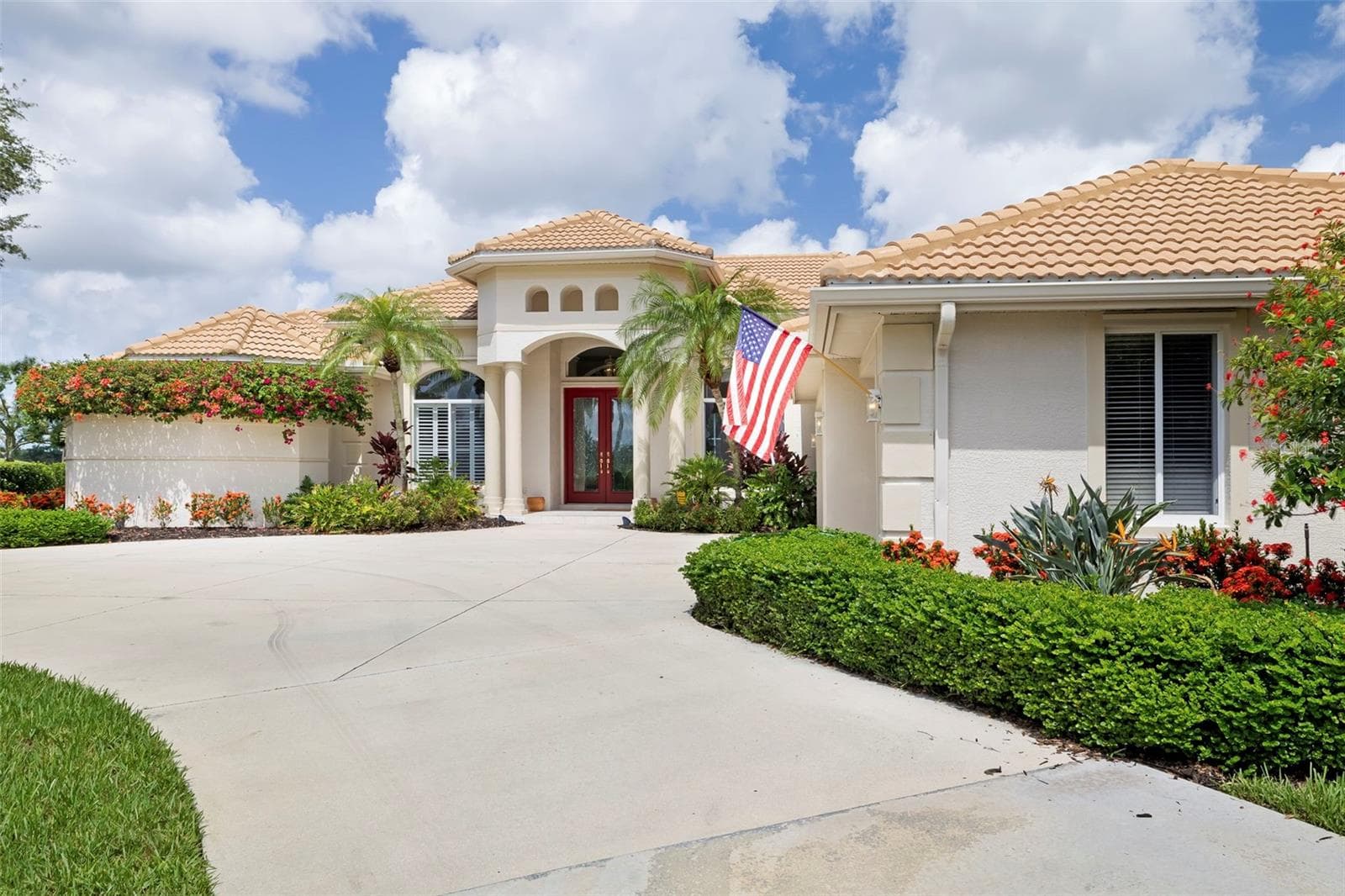 Large circle driveway - 2528 TOM MORRIS DR, SARASOTA