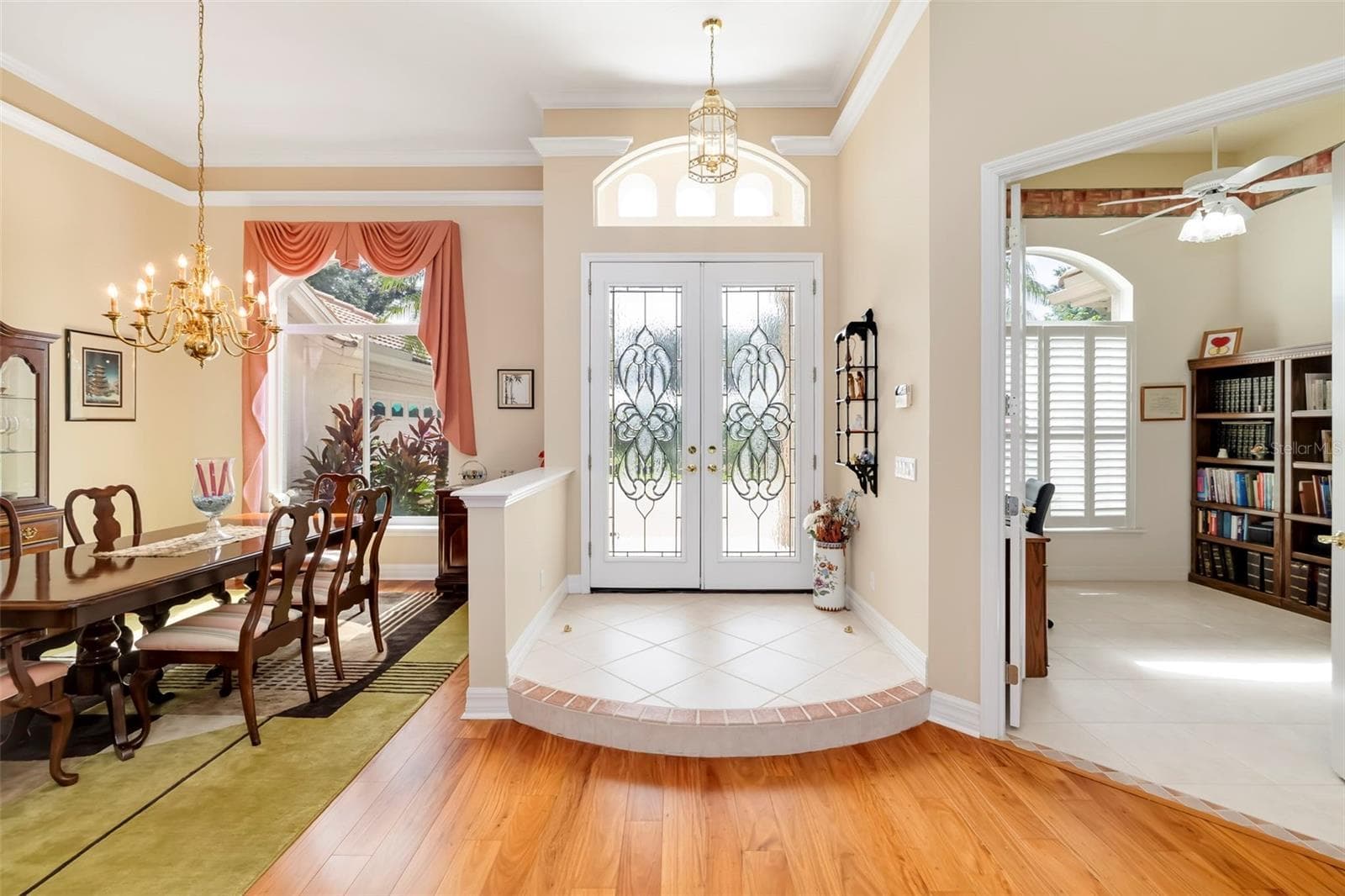 Elegant entry with step-down - 2528 TOM MORRIS DR, SARASOTA