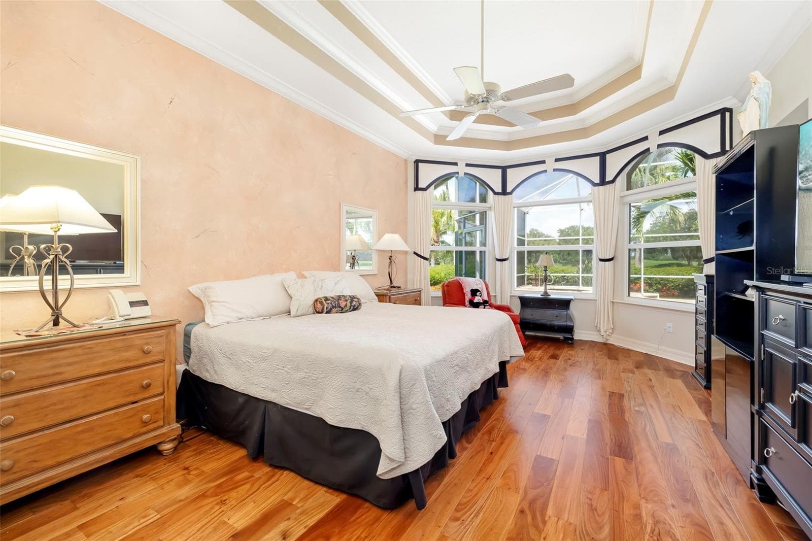 Primary bedroom with bay window - 2528 TOM MORRIS DR, SARASOTA