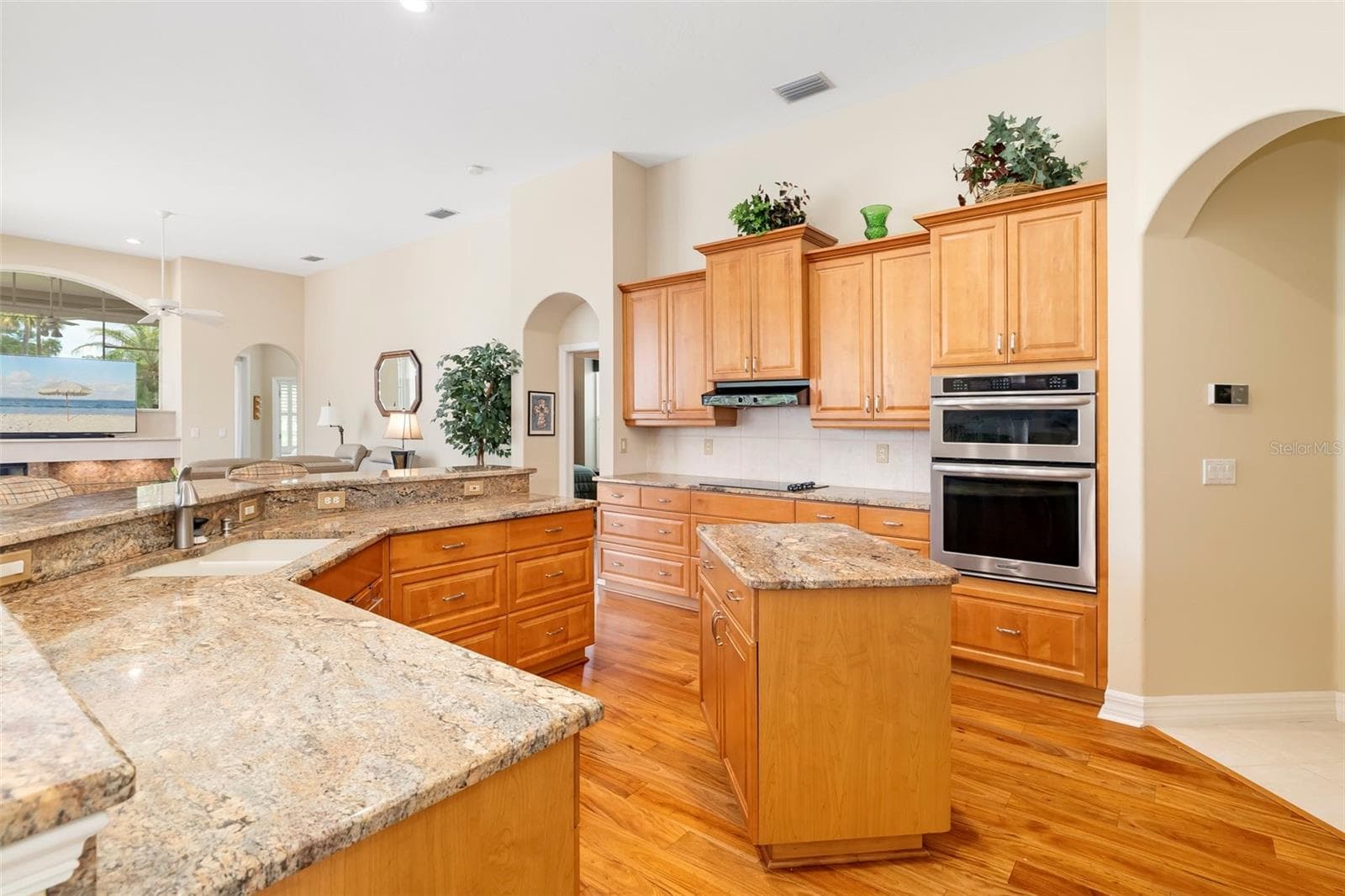 Center ishand - 2528 TOM MORRIS DR, SARASOTA