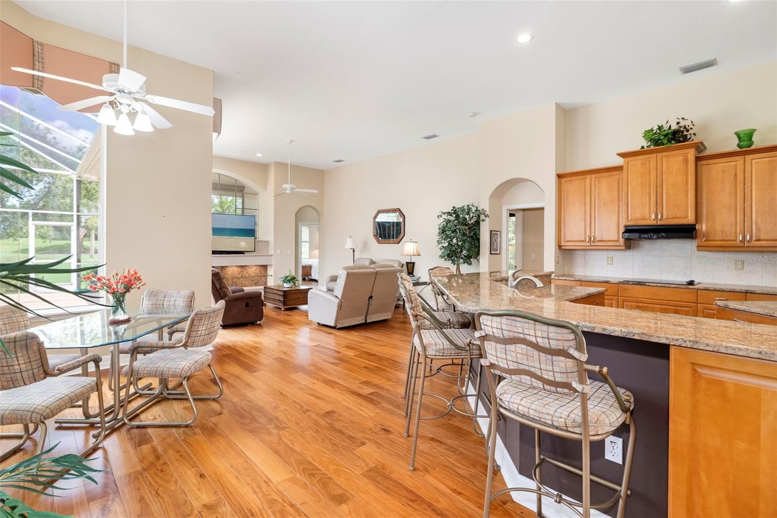Dinette with aquarium windoww - 2528 TOM MORRIS DR, SARASOTA