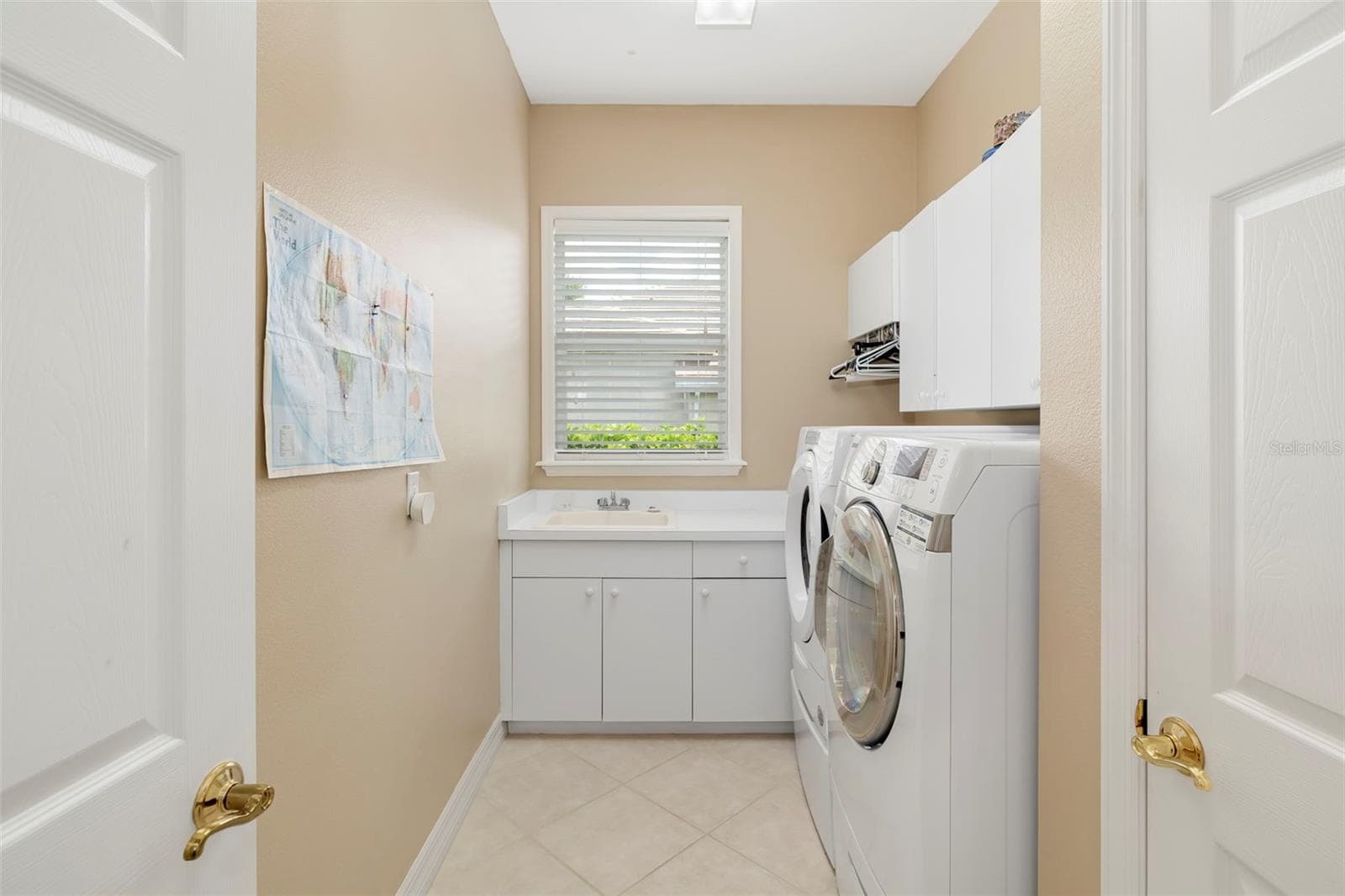 Laundry center - 2528 TOM MORRIS DR, SARASOTA