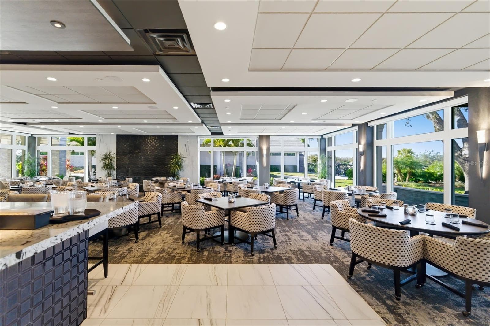 Casual dining - 2528 TOM MORRIS DR, SARASOTA