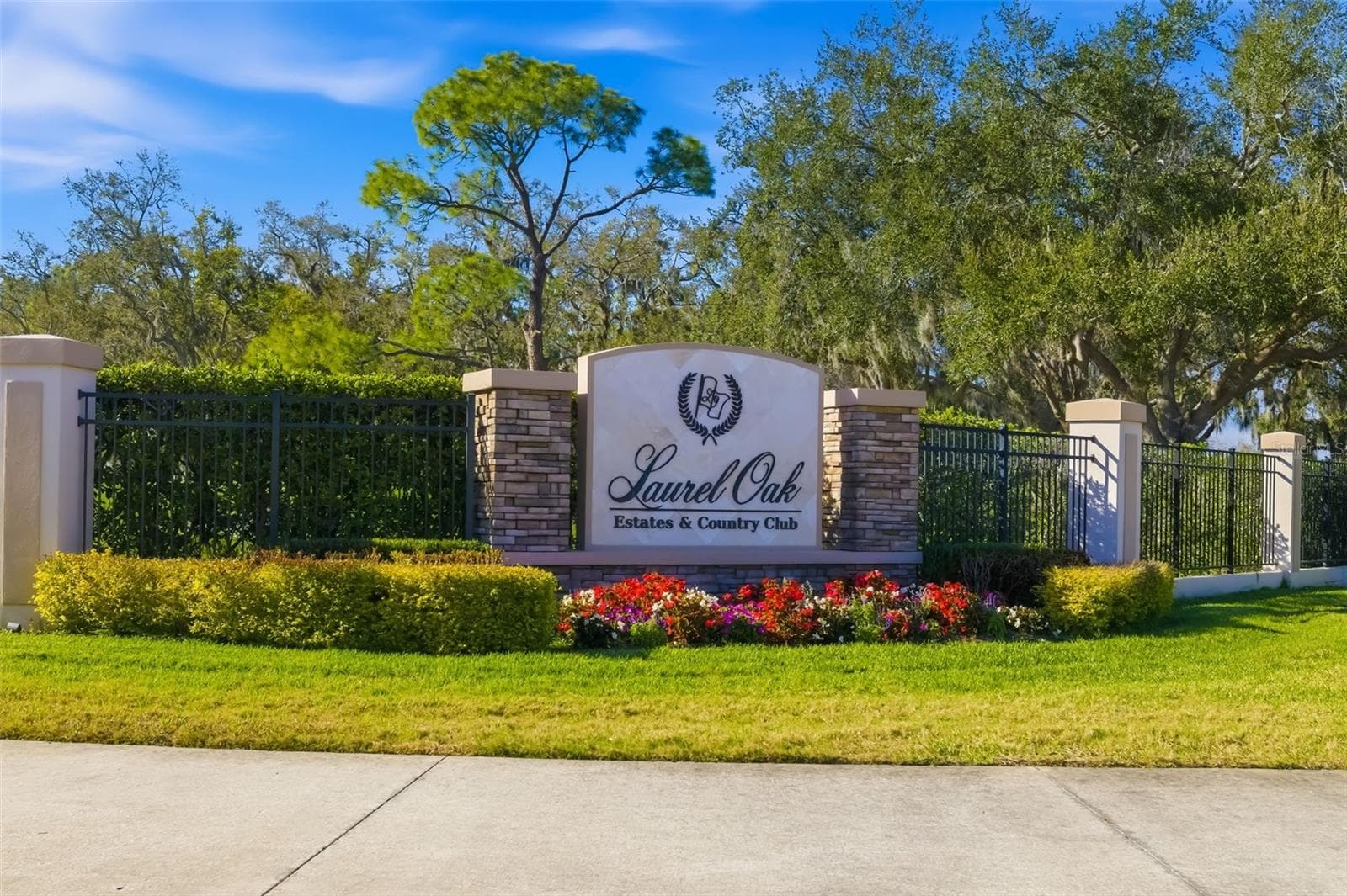Front entry to 24-hour gated community - 2528 TOM MORRIS DR, SARASOTA
